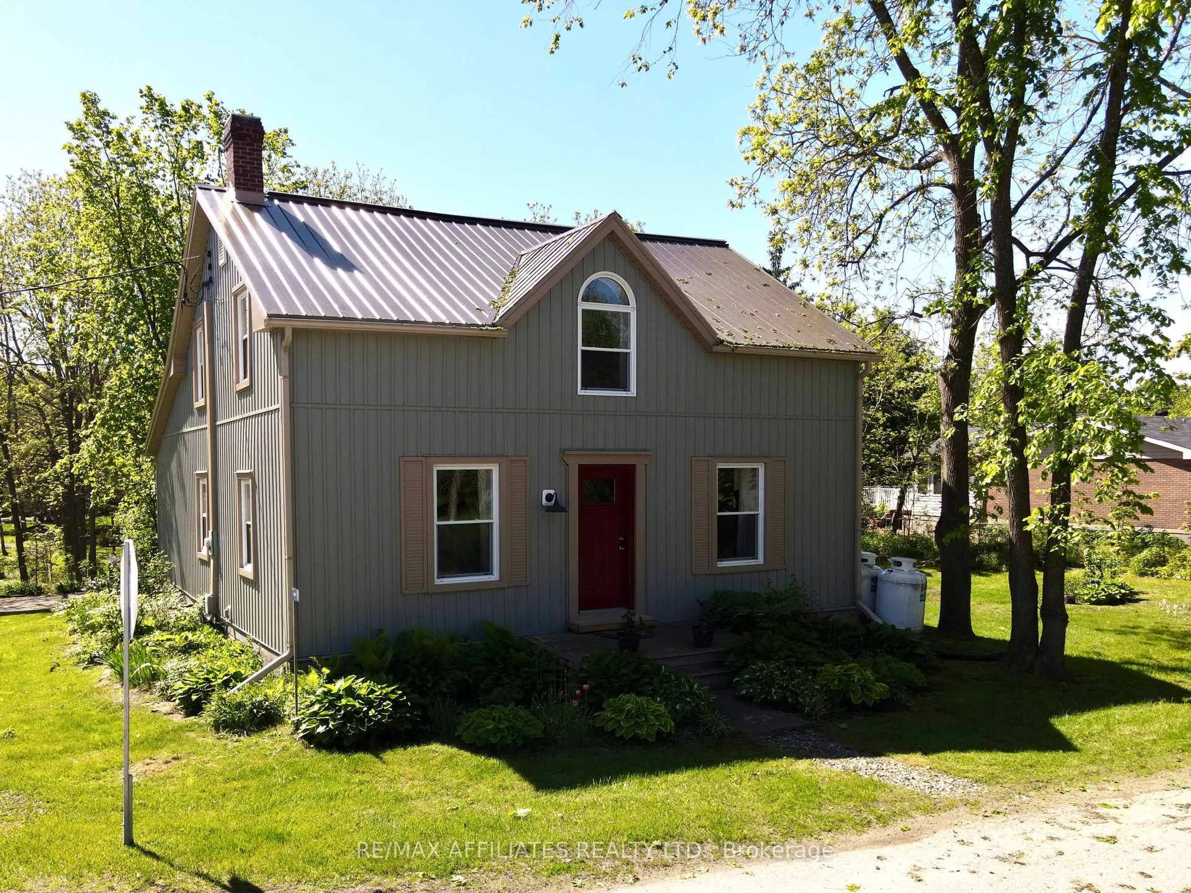 Home with vinyl exterior material, building for 8 Stevens St, Rideau Lakes Ontario K0G 1P0