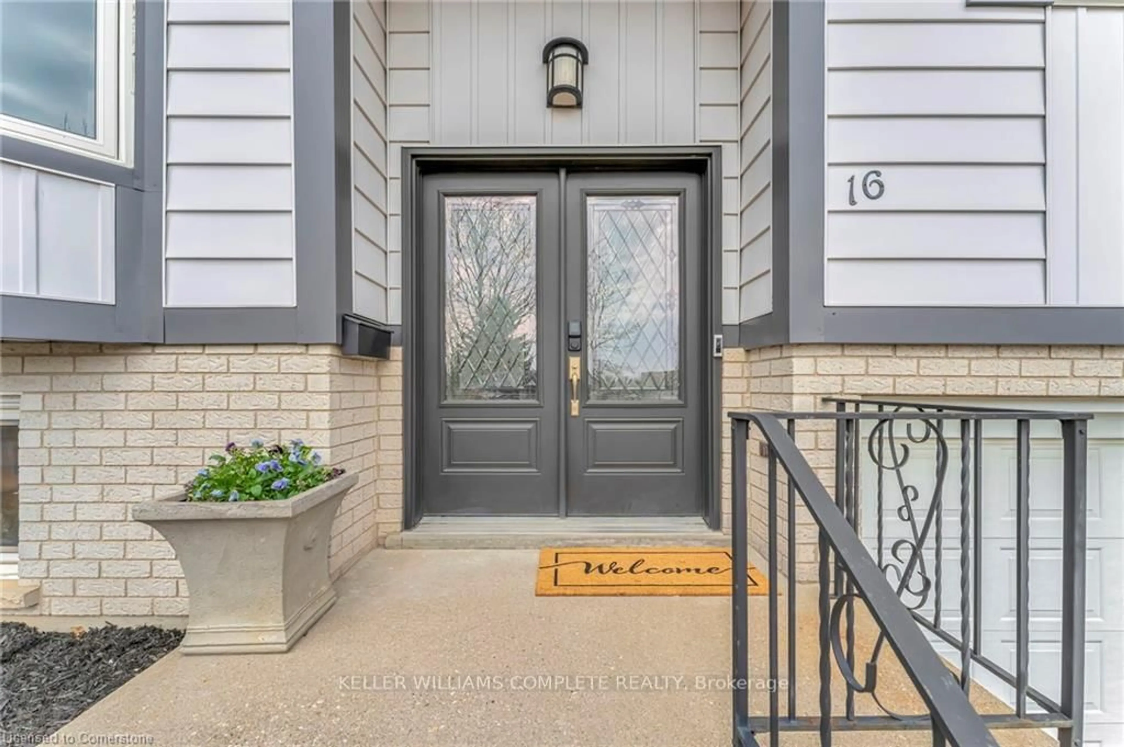 Indoor entryway for 16 Settlers Dr, Kitchener Ontario N2E 2L3