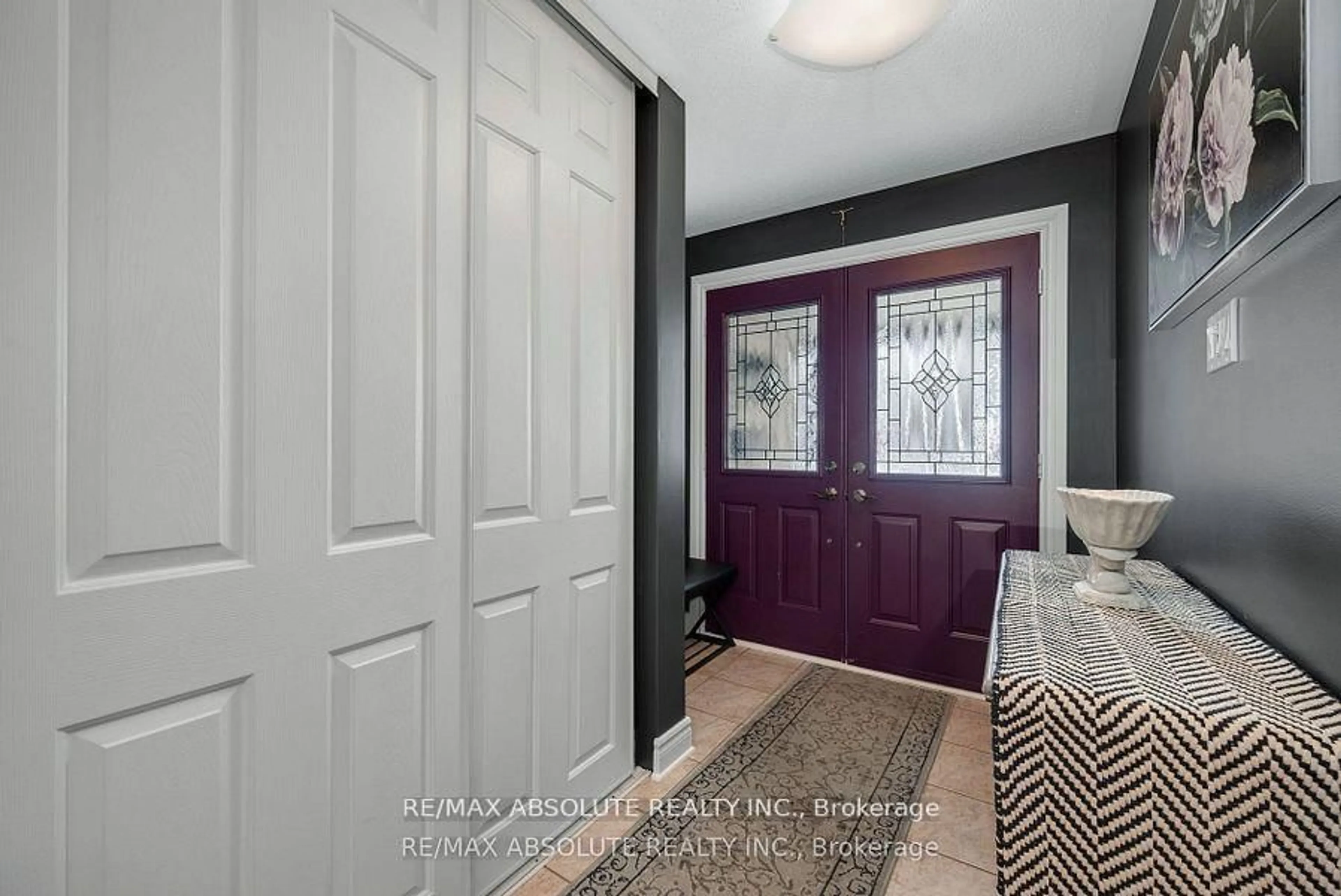Indoor entryway for 48 Settler's Ridge Way, Ottawa Ontario K2J 4V2
