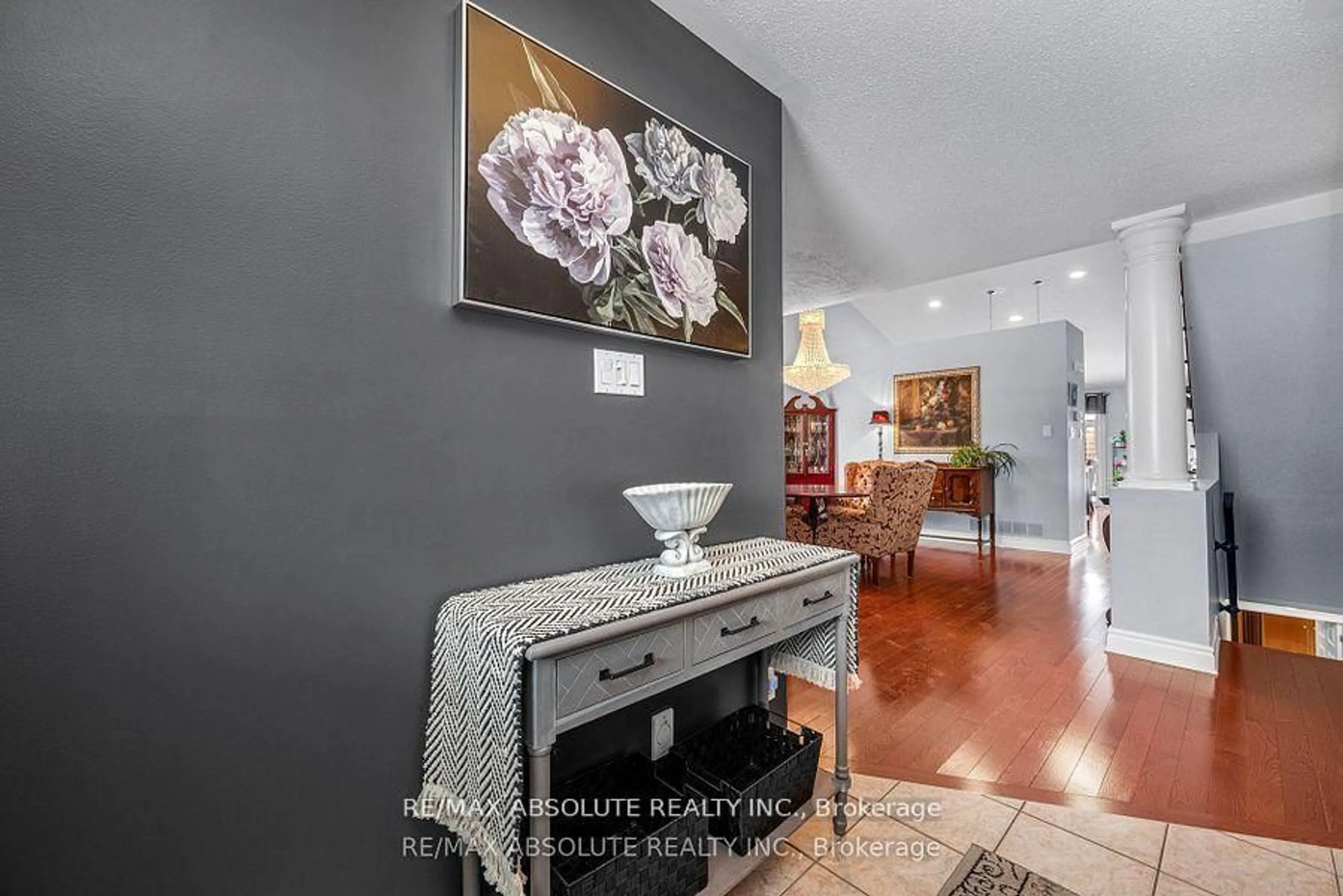 Indoor entryway for 48 Settler's Ridge Way, Ottawa Ontario K2J 4V2