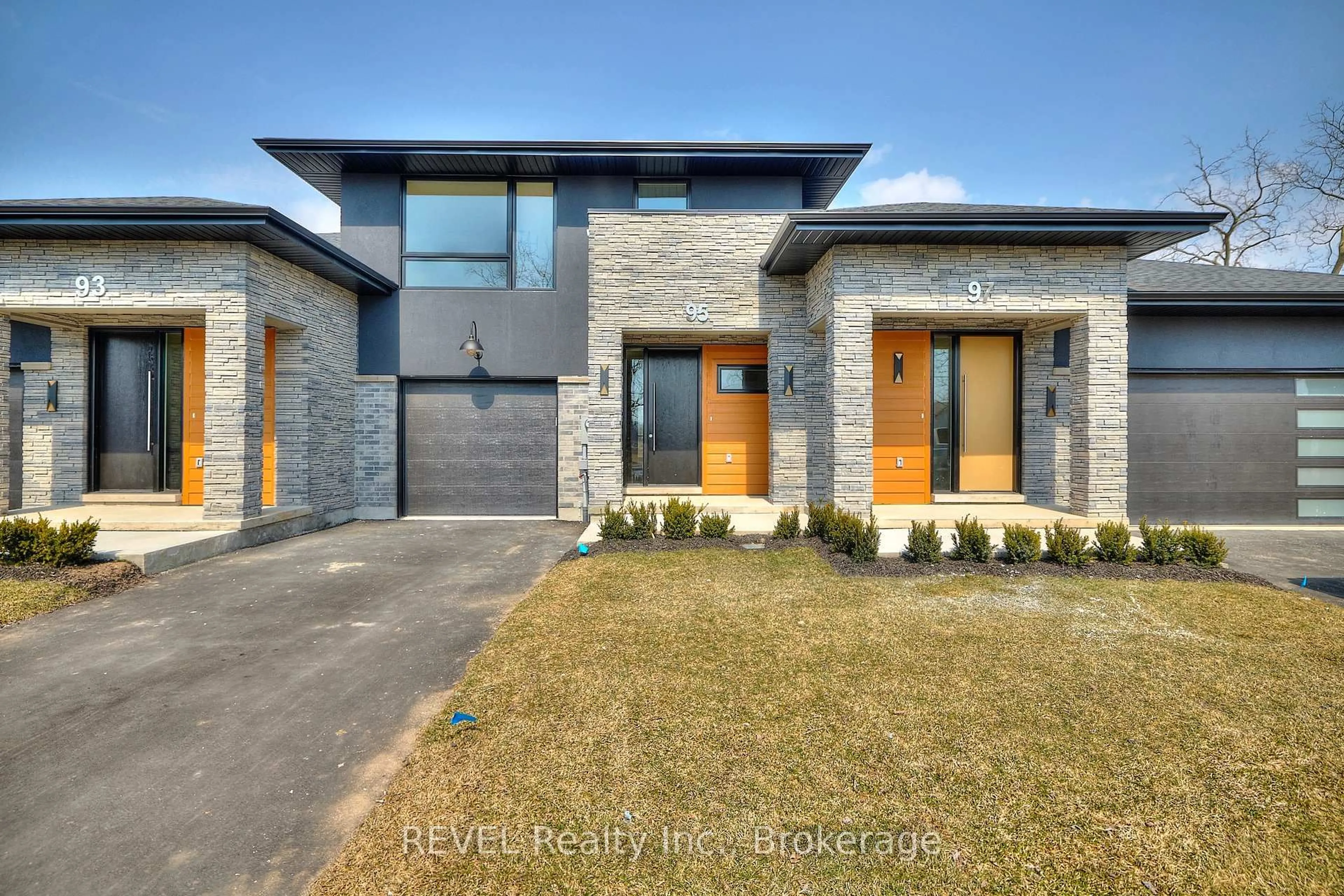 Home with brick exterior material, street for 95 Port Robinson Rd, Pelham Ontario L3B 5N5