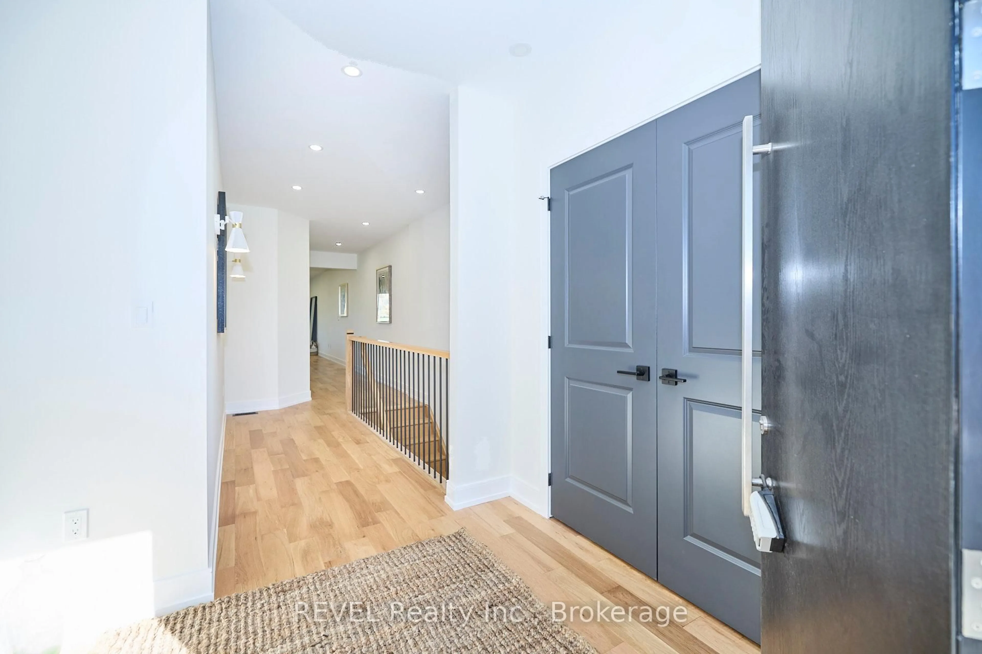 Indoor entryway for 87 Port Robinson Rd, Pelham Ontario L3B 5N5