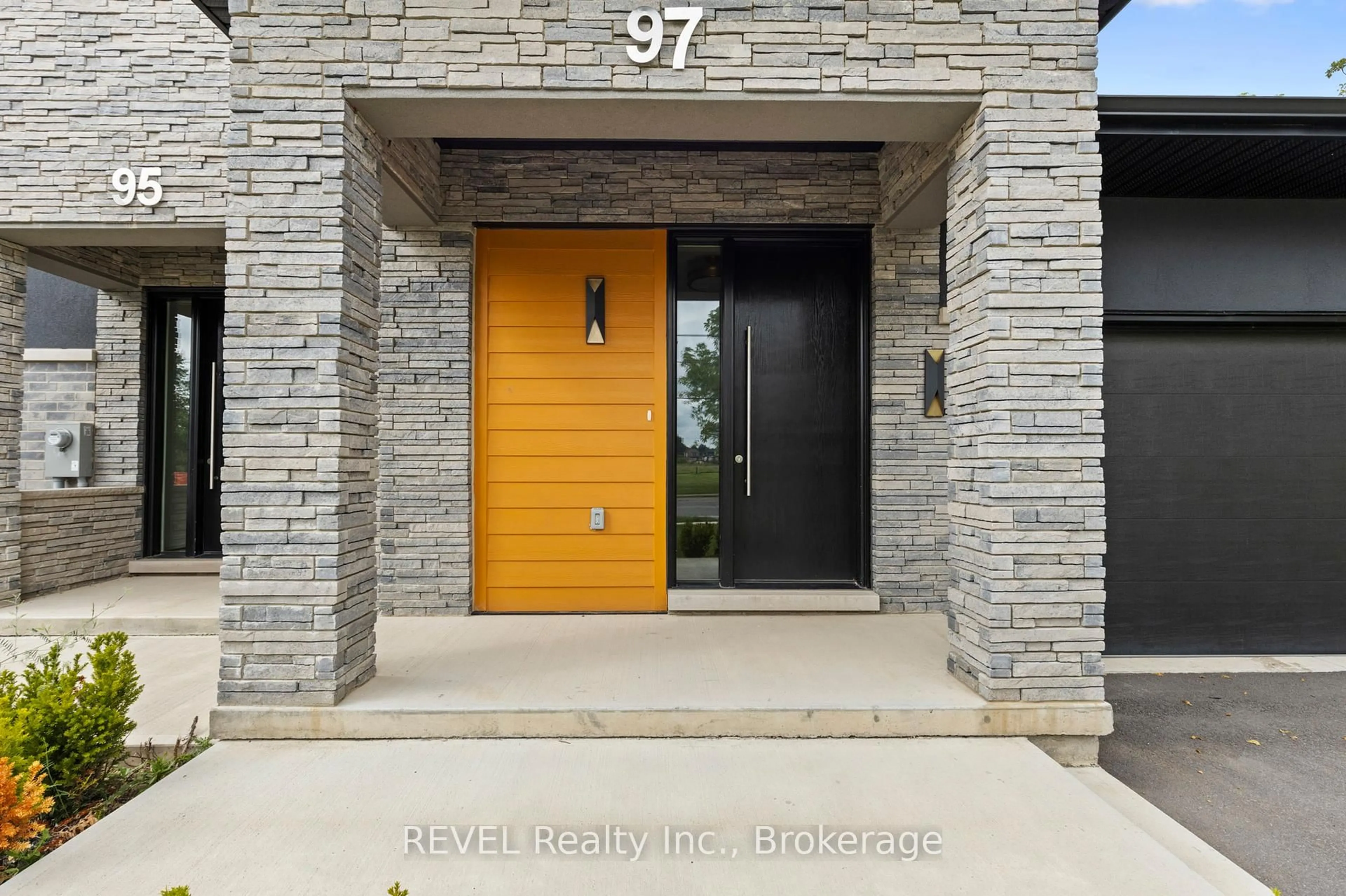 Indoor entryway for 97 PORT ROBINSON Rd, Pelham Ontario L3B 5N5