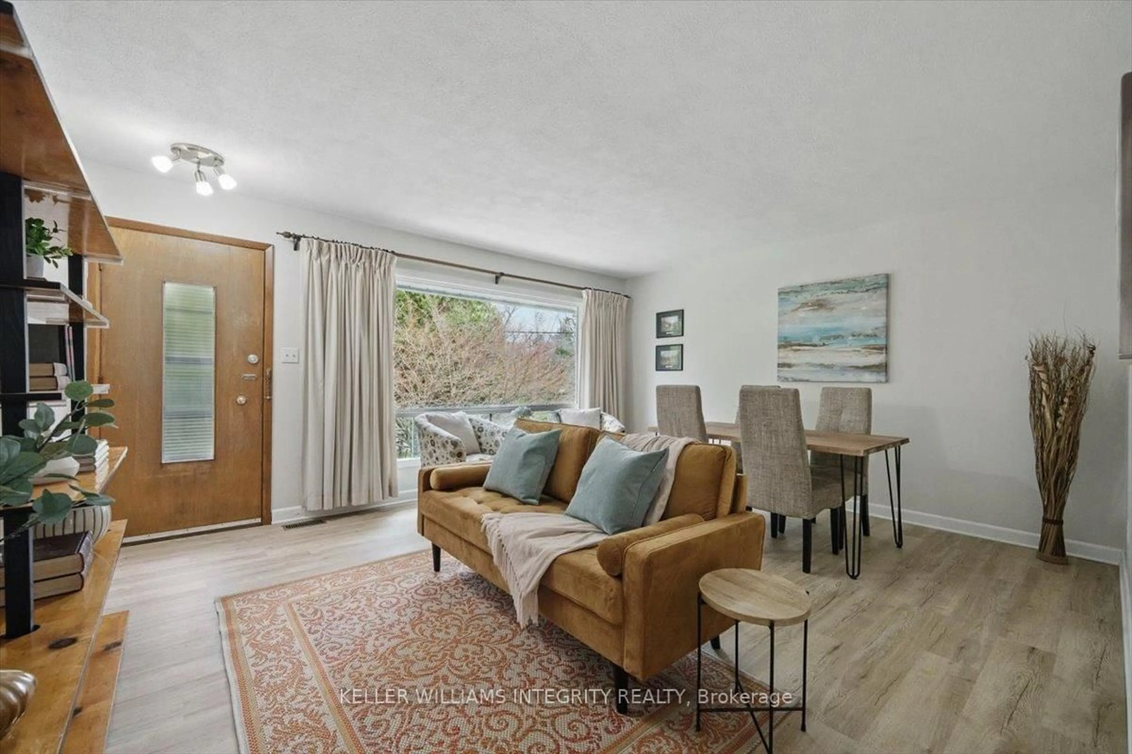 Living room with furniture, unknown for 3328 Elizabeth St, Osgoode Ontario K0A 2W0