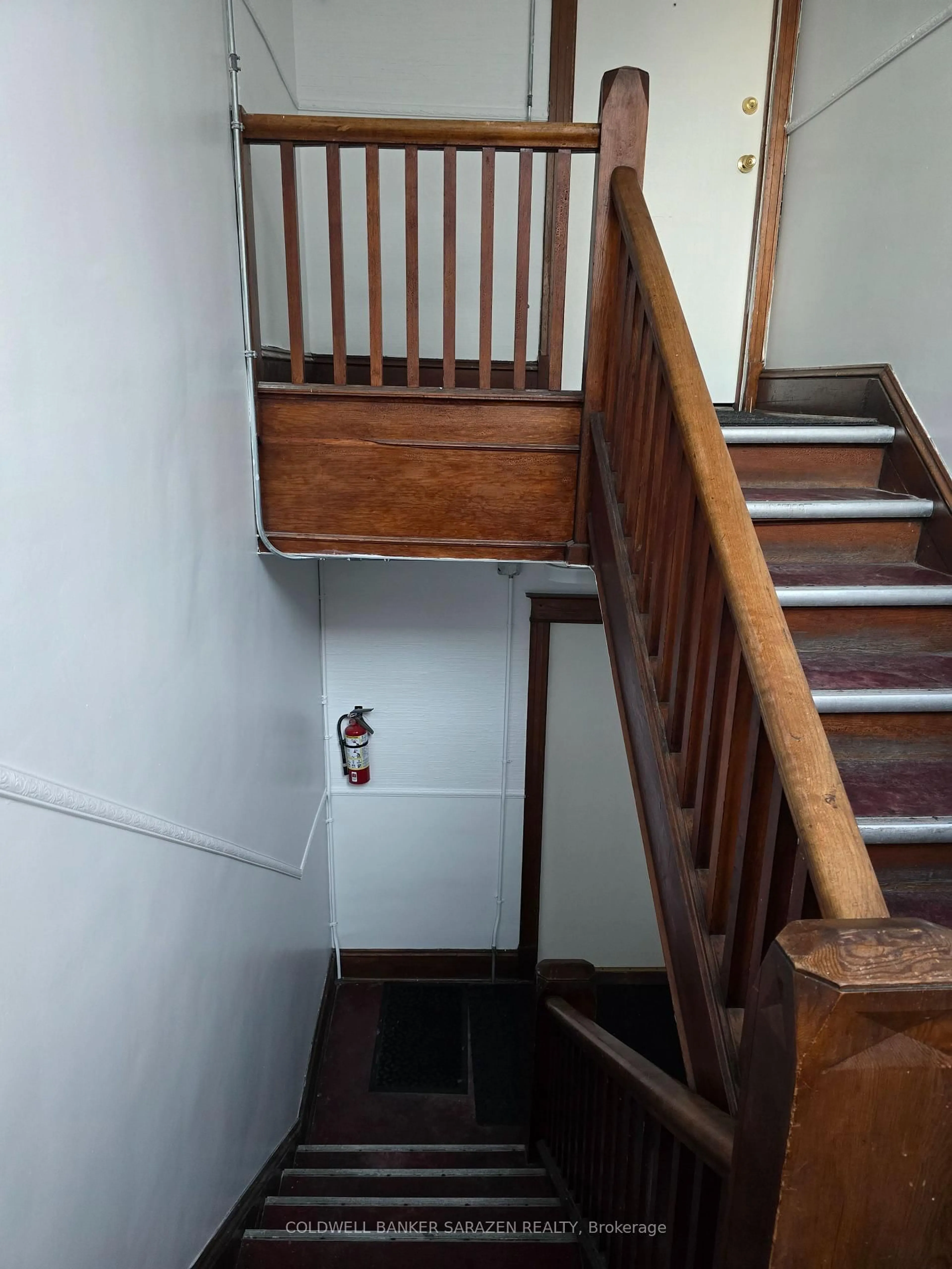 Stairs for 164 Clarence St, Ottawa Ontario K1N 5P8