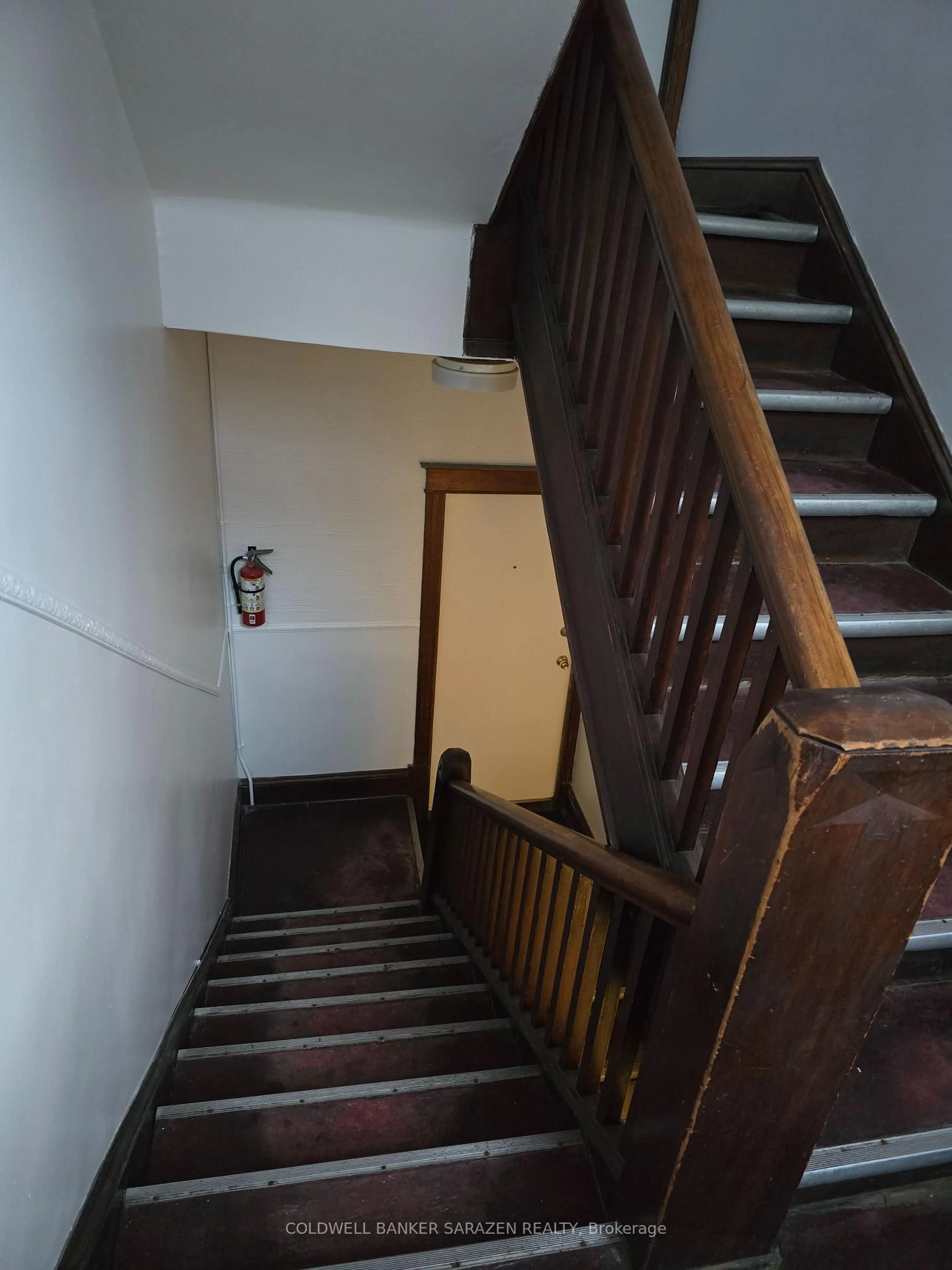 Stairs for 164 Clarence St, Ottawa Ontario K1N 5P8