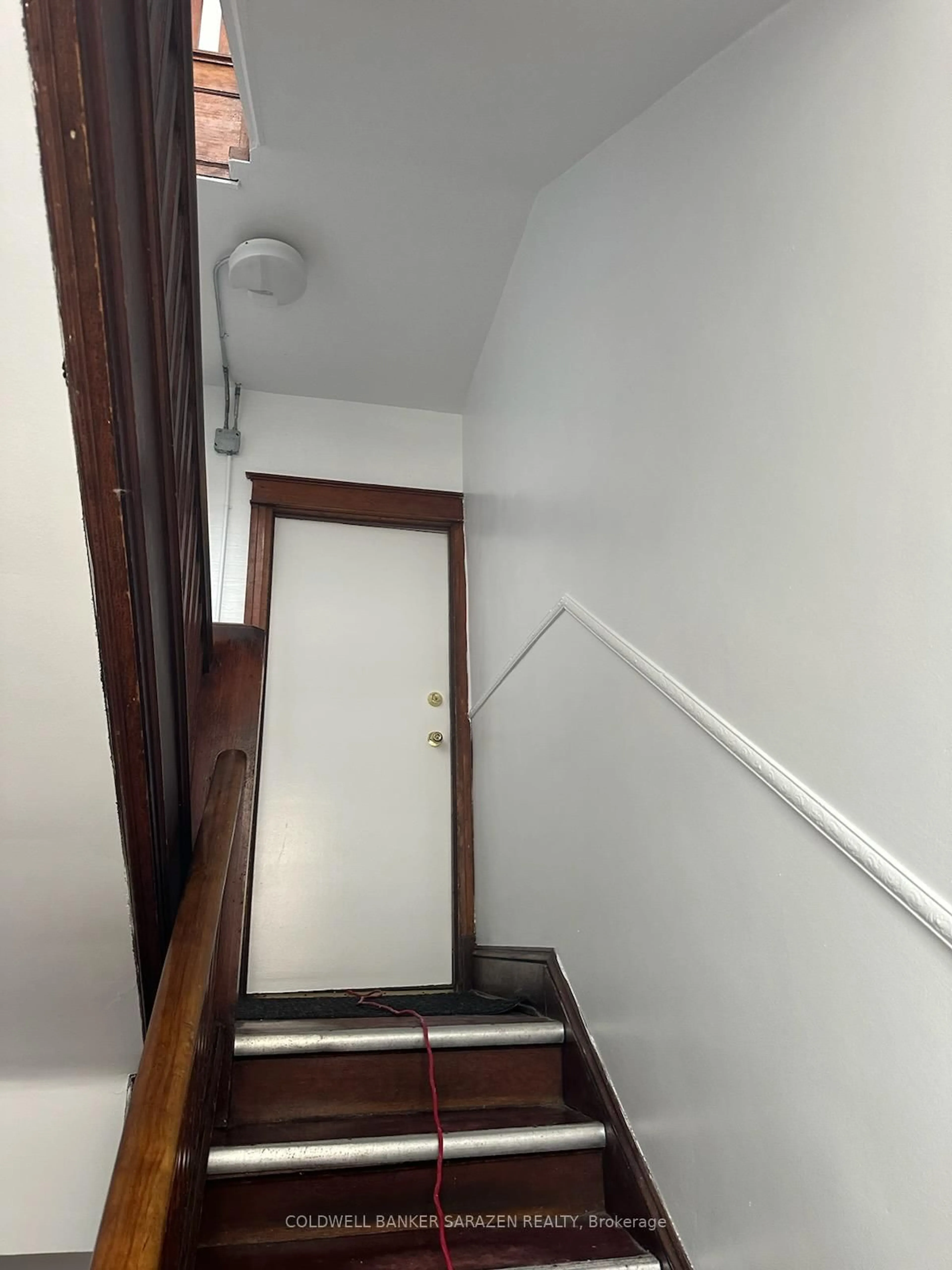 Stairs for 164 Clarence St, Ottawa Ontario K1N 5P8