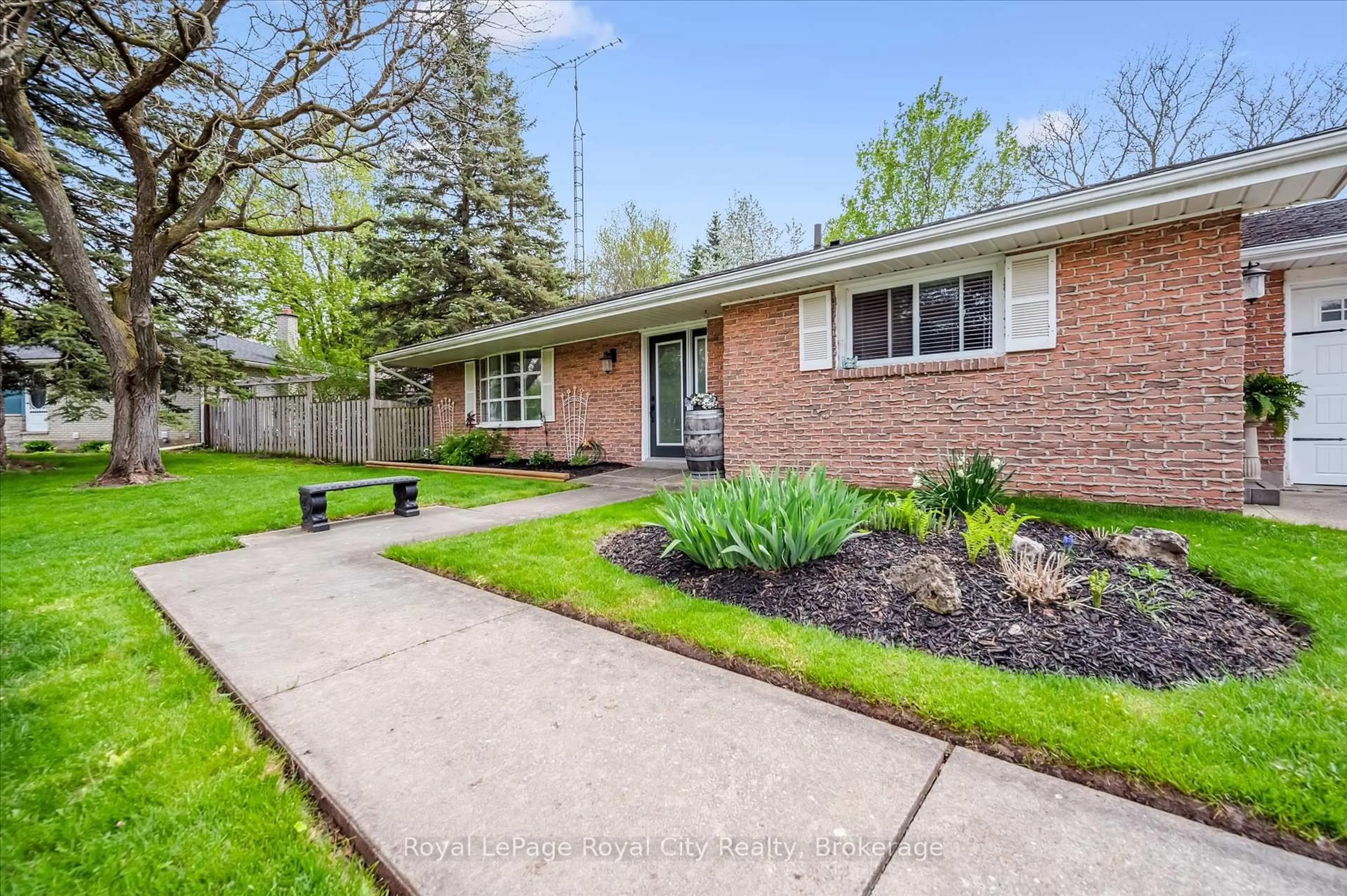 Home with brick exterior material, street for 15 Wellington Dr, Centre Wellington Ontario N0B 1J0