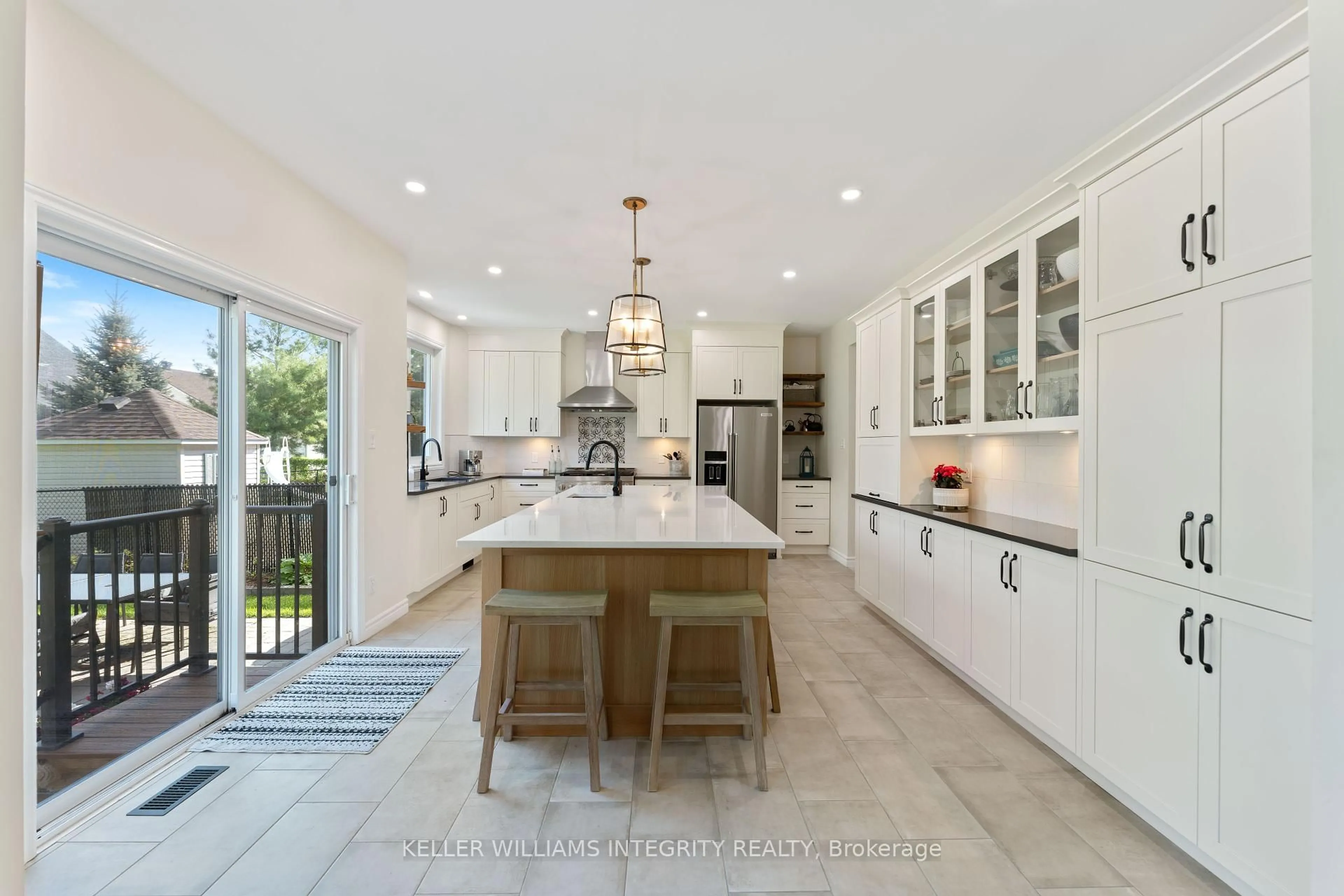 Open concept kitchen, ceramic/tile floor for 576 Devonwood Circ, Gloucester Ontario K1T 4E6