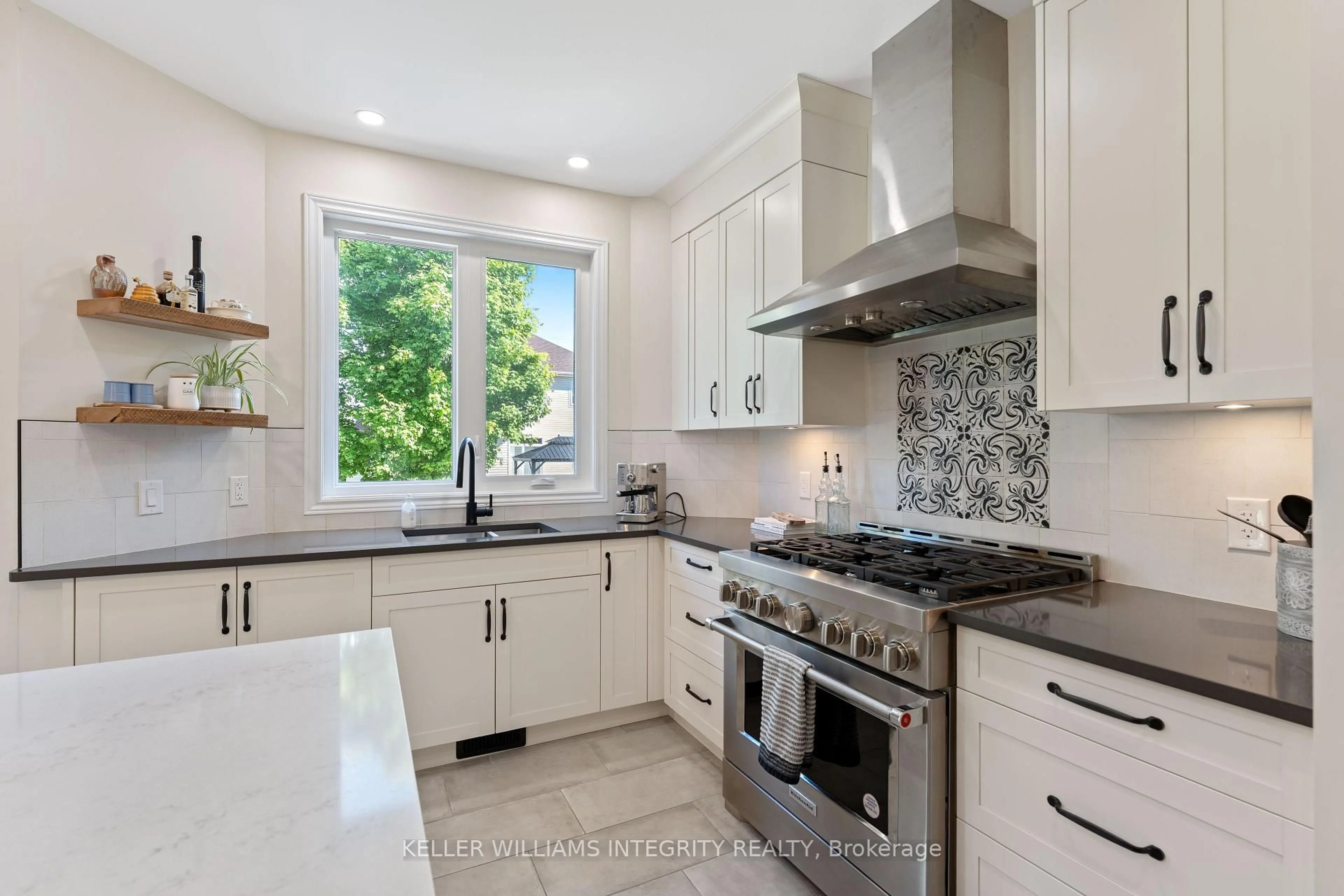Contemporary kitchen, ceramic/tile floor for 576 Devonwood Circ, Gloucester Ontario K1T 4E6