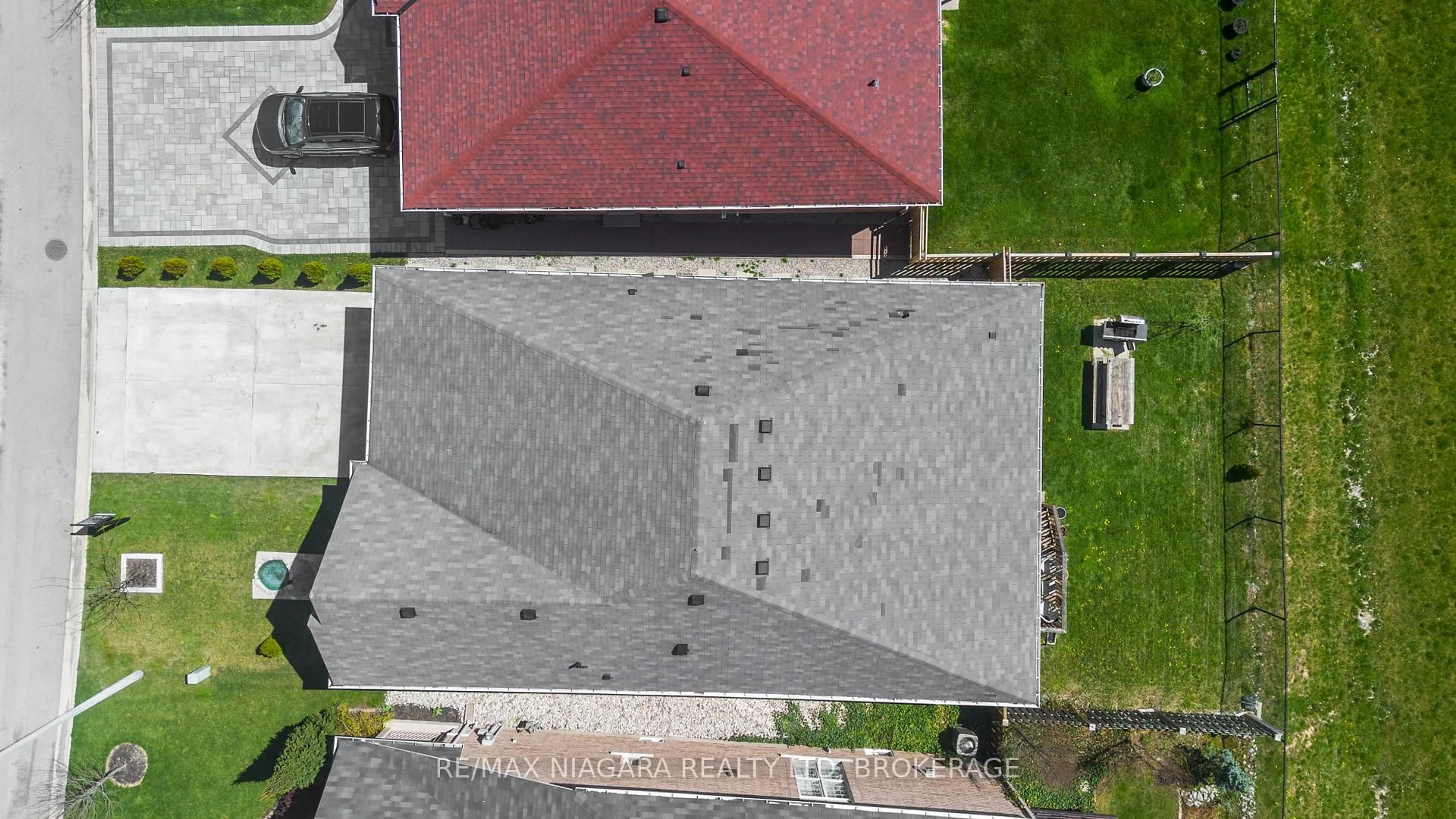 A pic from outside/outdoor area/front of a property/back of a property/a pic from drone, street for 4432 Cinnamon Grve, Niagara Falls Ontario L2G 0A4