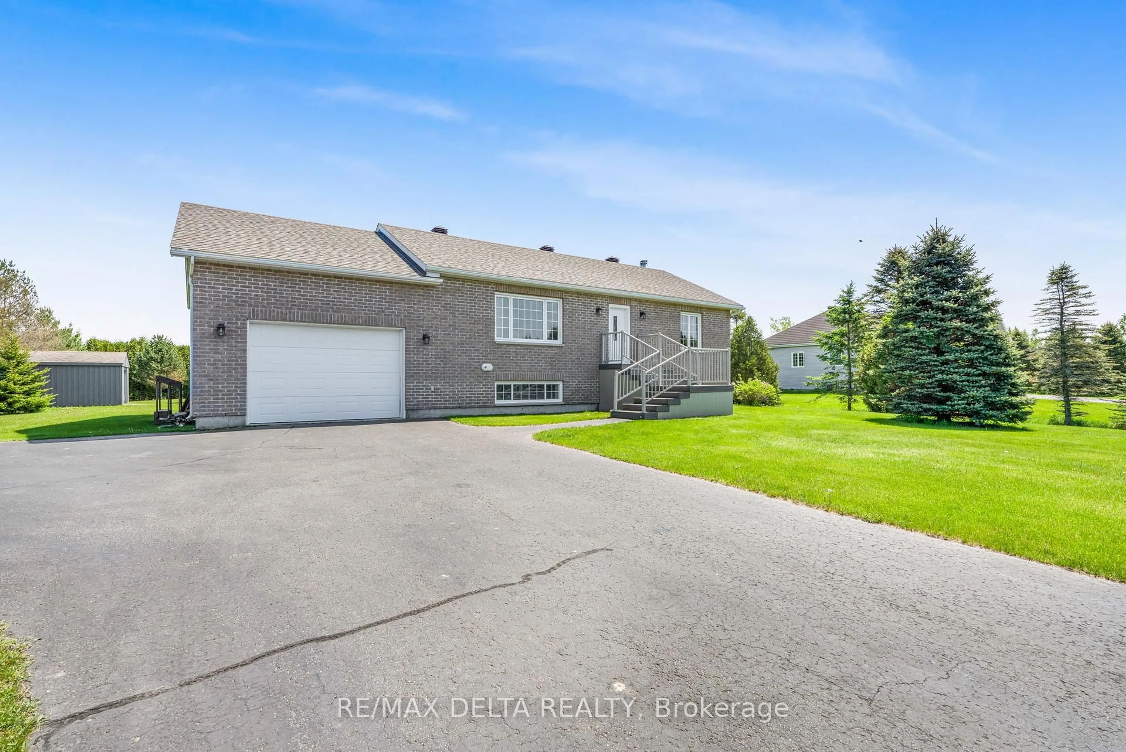 A pic from outside/outdoor area/front of a property/back of a property/a pic from drone, unknown for 1987 Paul Dr, Clarence-Rockland Ontario K0A 1E0