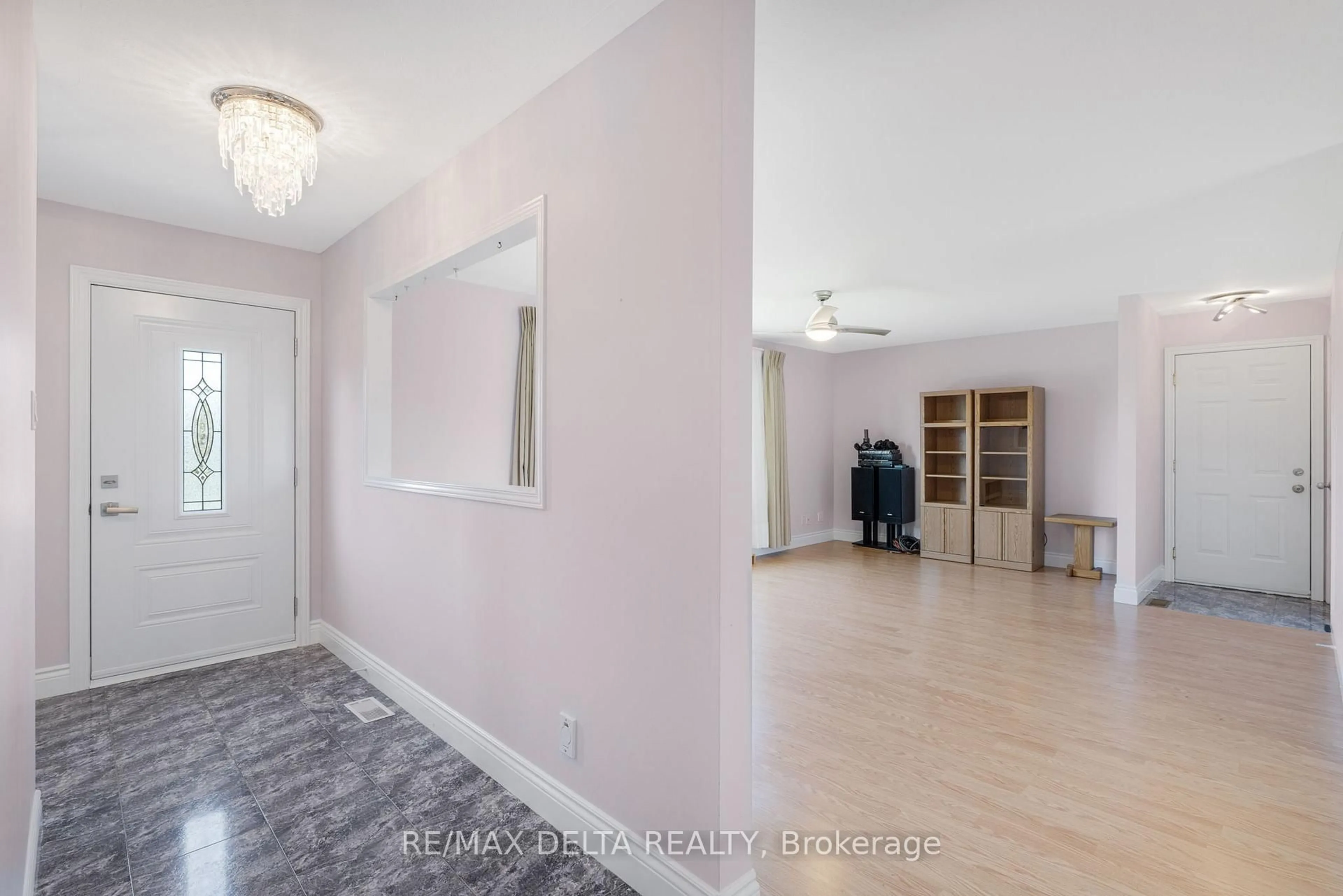 Indoor entryway for 1987 Paul Dr, Clarence-Rockland Ontario K0A 1E0