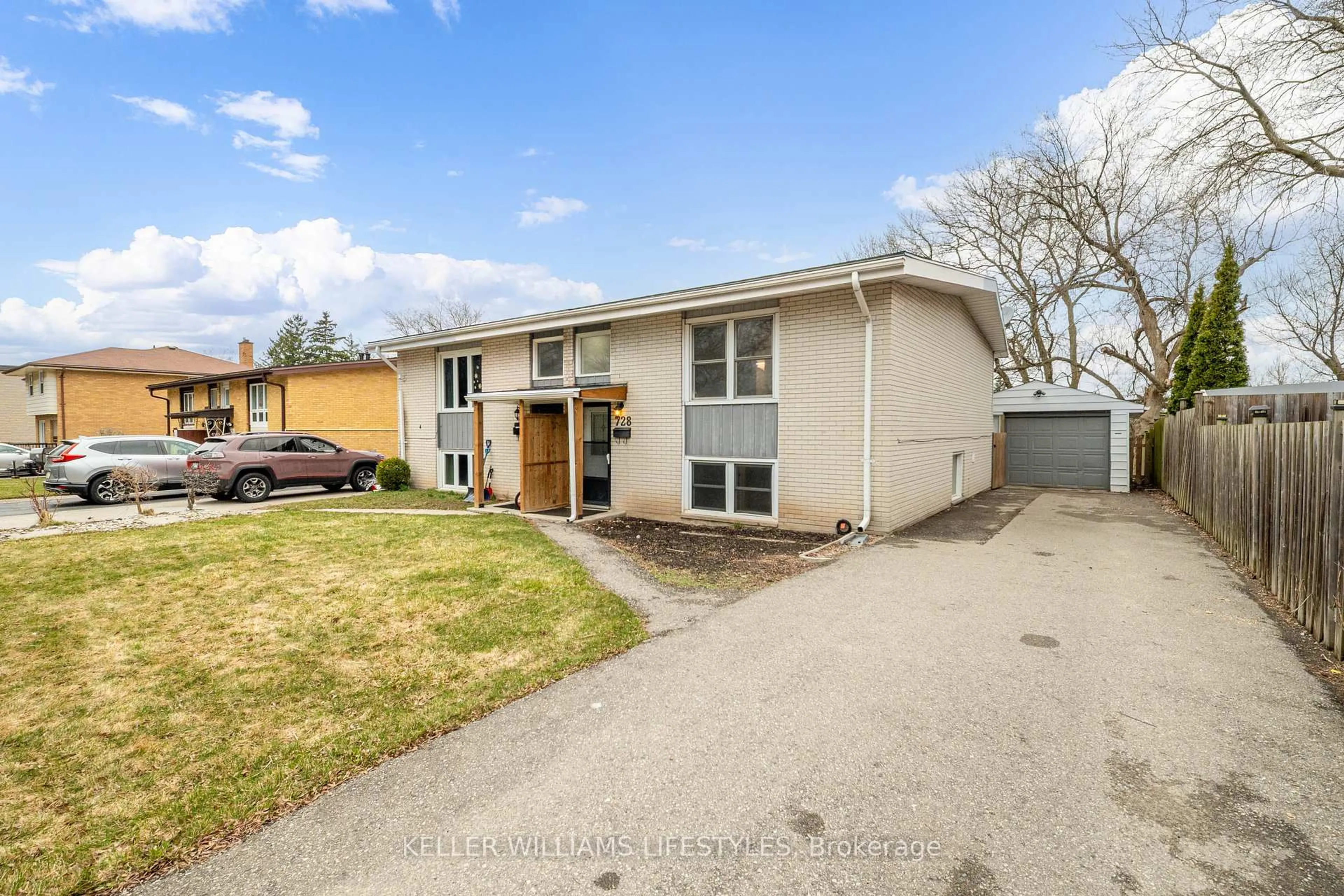 A pic from outside/outdoor area/front of a property/back of a property/a pic from drone, street for 728 Sevilla Park Pl, London East Ontario N5Y 4J1