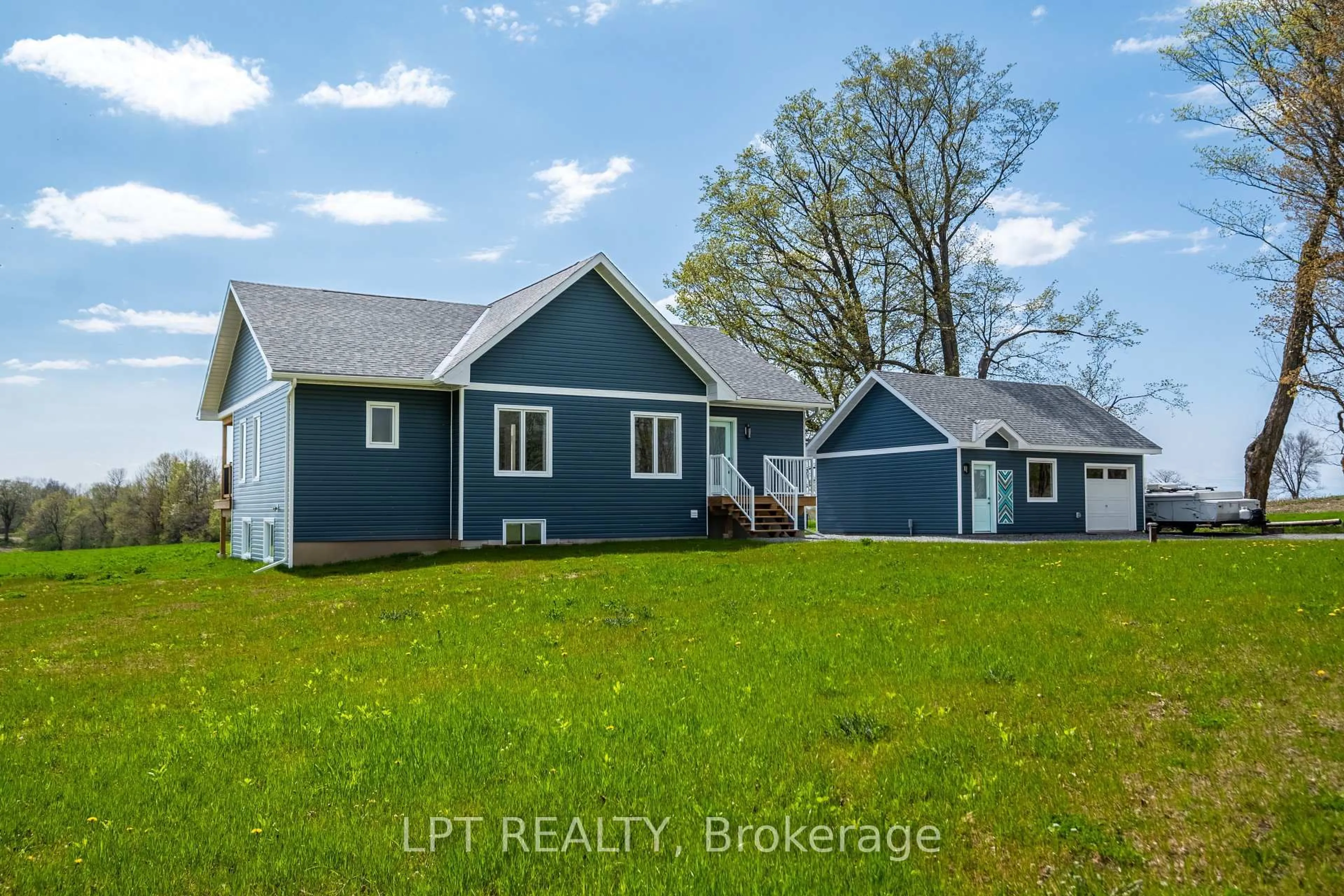 Home with vinyl exterior material, water/lake/river/ocean view for 272 9th Concession Rd, Rideau Lakes Ontario K0G 1X0