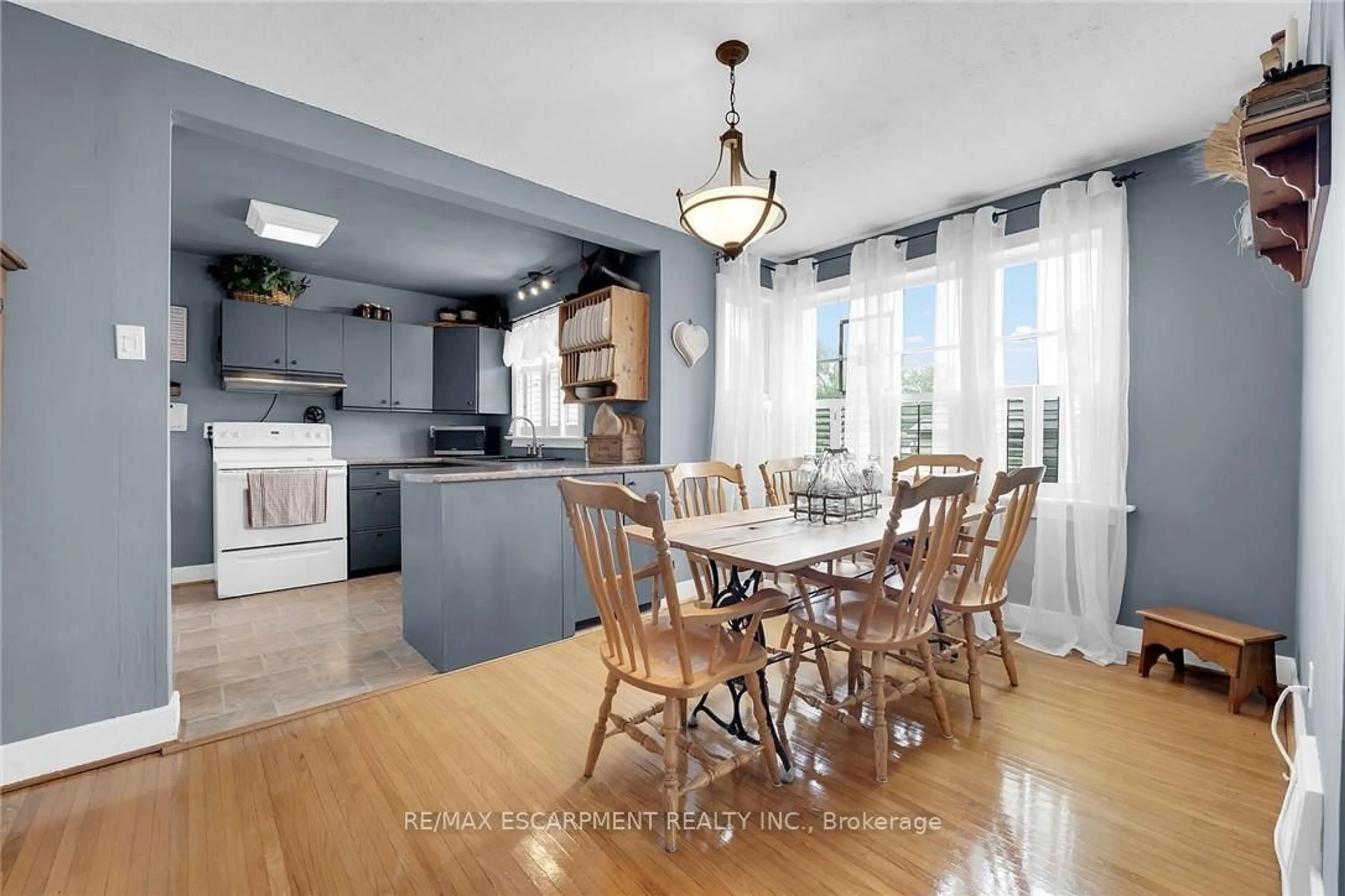Open concept kitchen, unknown for 14 Sherring St, Haldimand Ontario N0A 1H0