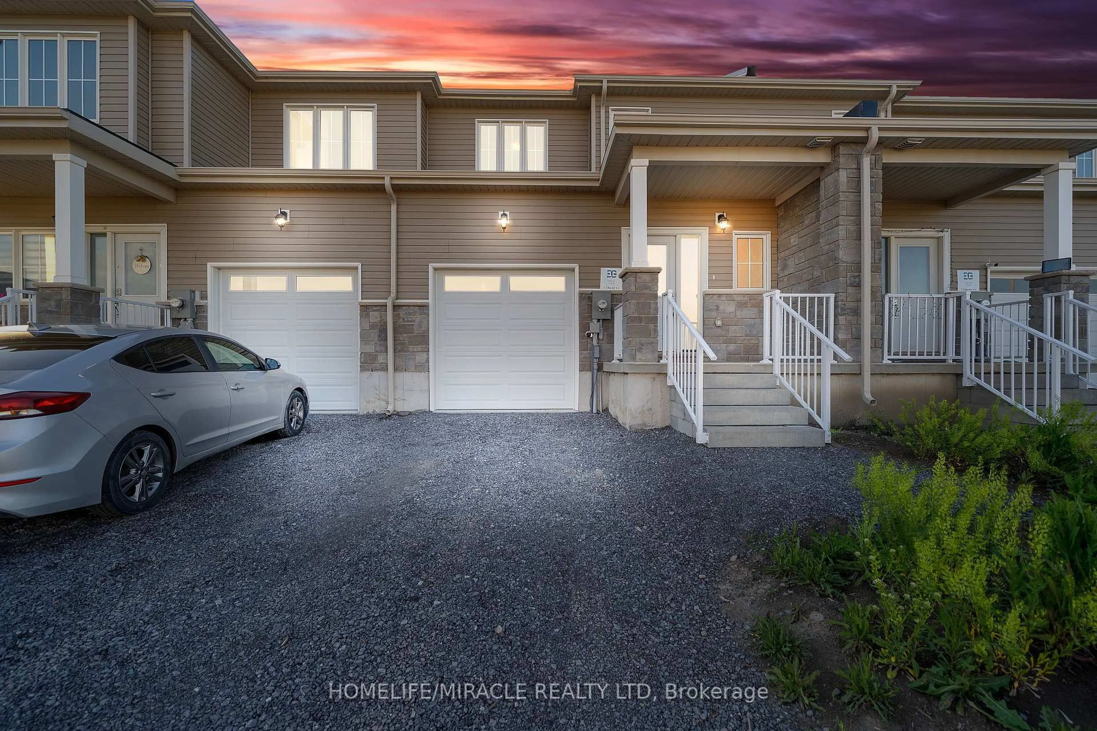 Indoor garage for 5 Glacier Cres, Belleville Ontario K8N 0T6