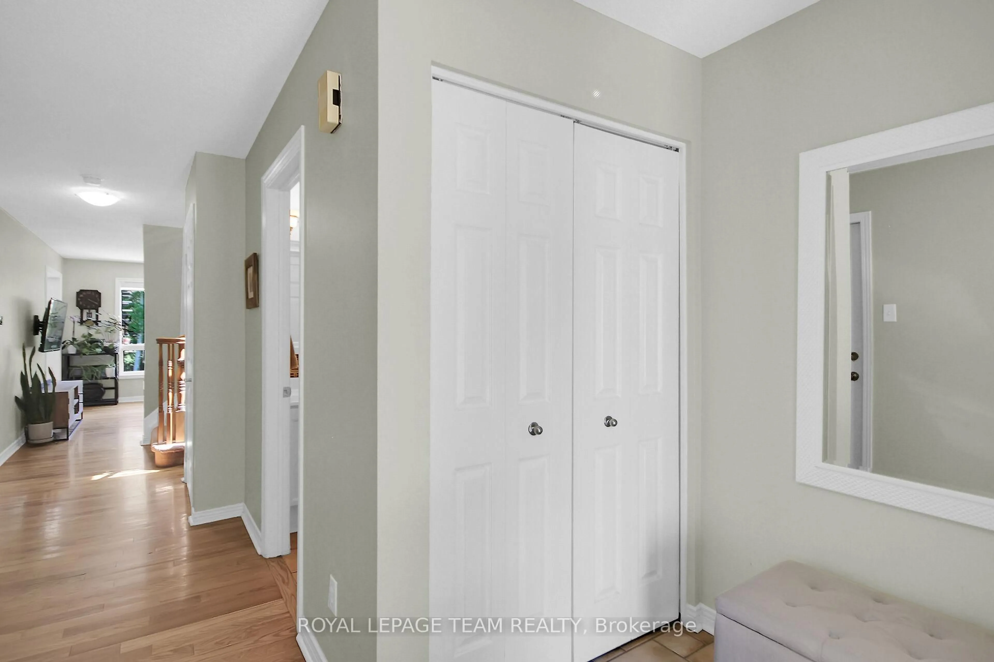 Indoor entryway for 67 Kathleen Cres, Stittsville Ontario K2S 1L8