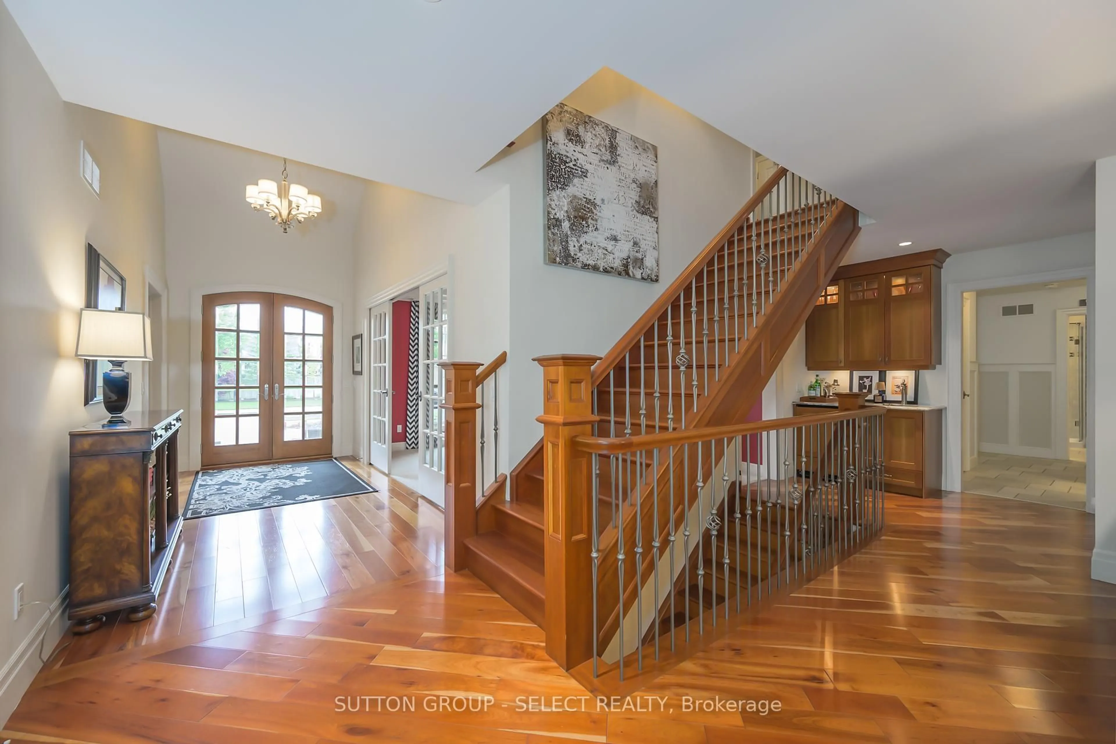 Indoor entryway for 613 Eagletrace Dr, London North Ontario N6G 0E8