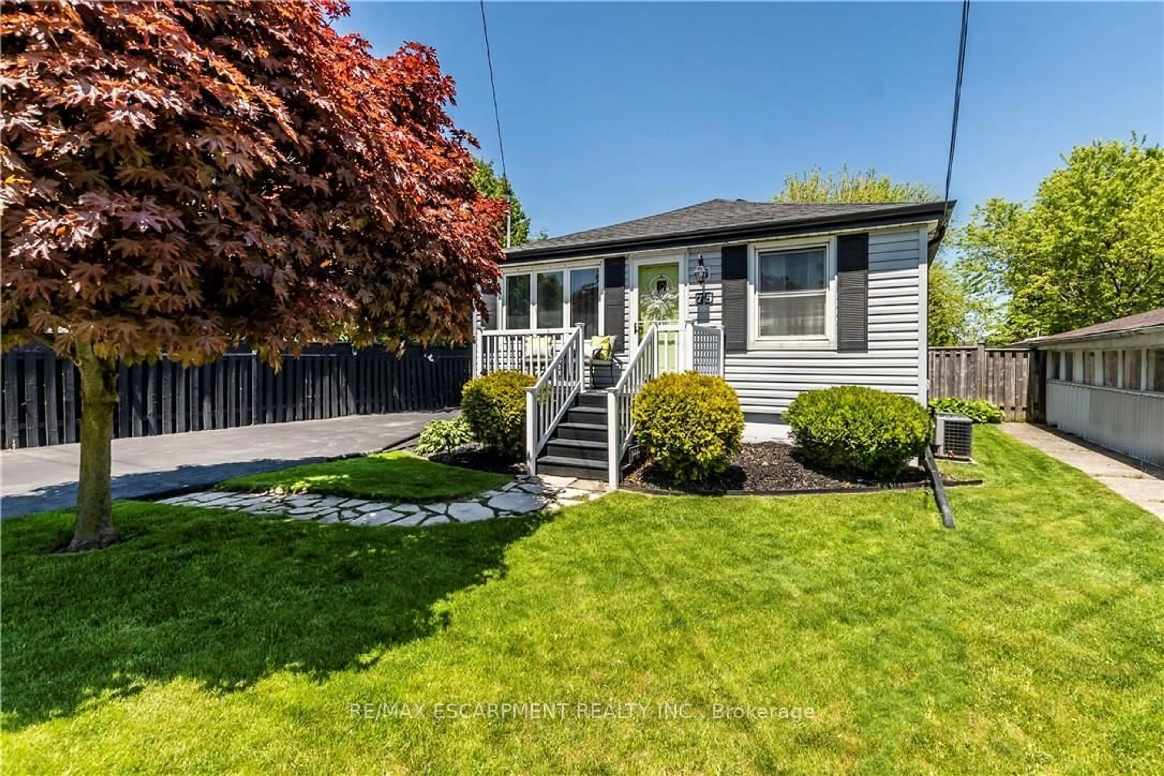 Home with vinyl exterior material, street for 75 McElroy Rd, Hamilton Ontario L9A 1Y7