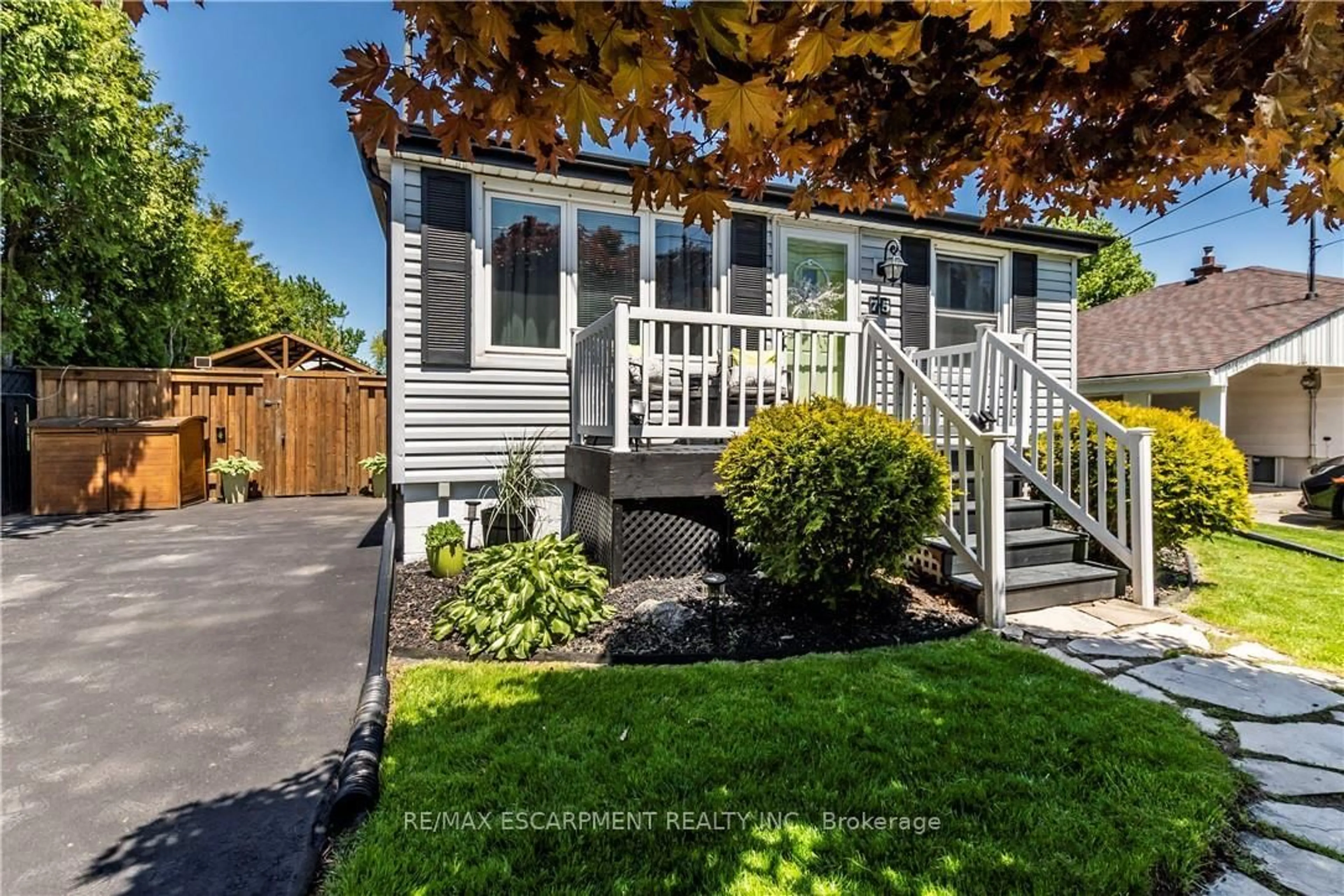 Home with vinyl exterior material, street for 75 McElroy Rd, Hamilton Ontario L9A 1Y7