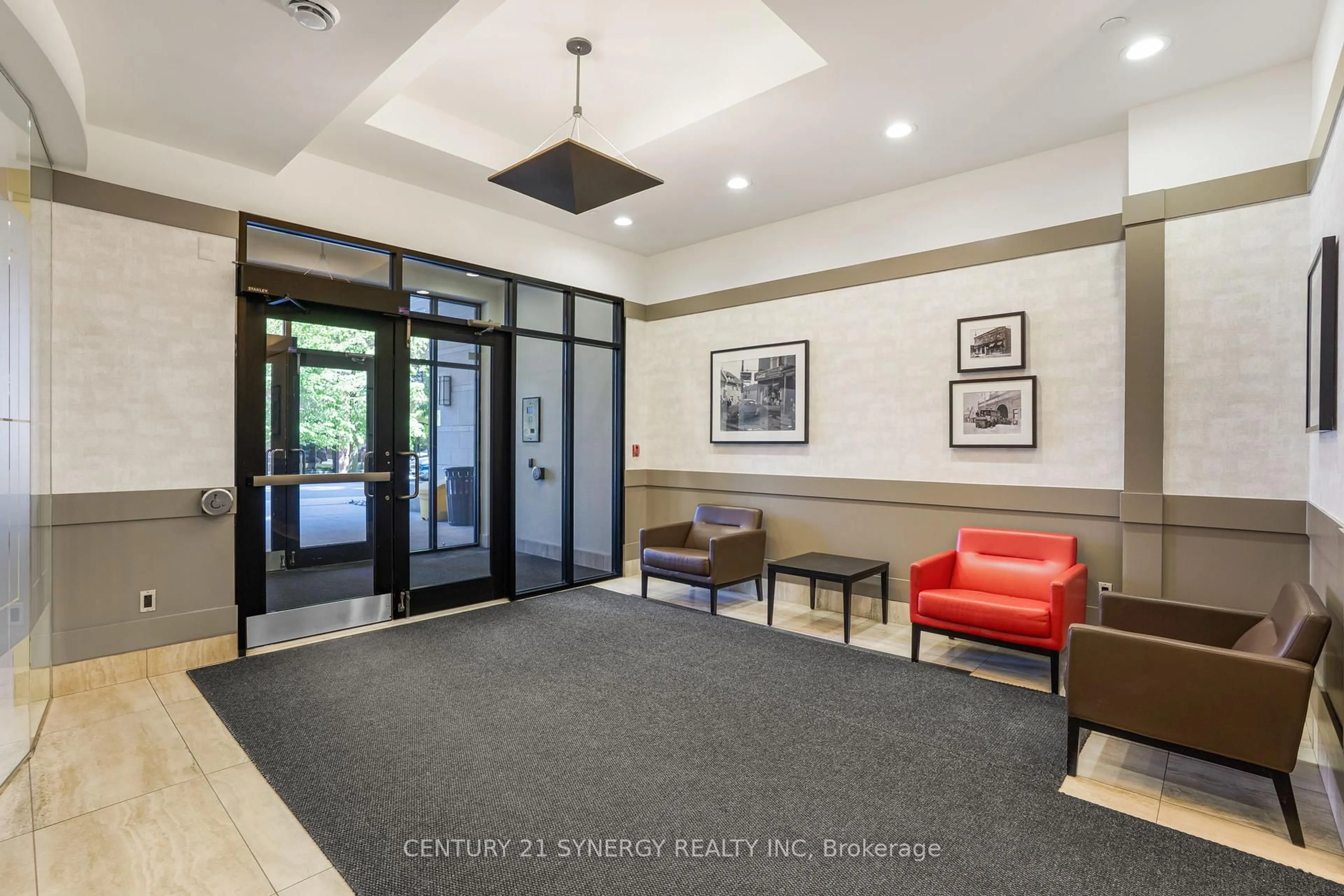 Indoor foyer for 330 Loretta Ave #901, Ottawa Ontario K1S 4E8