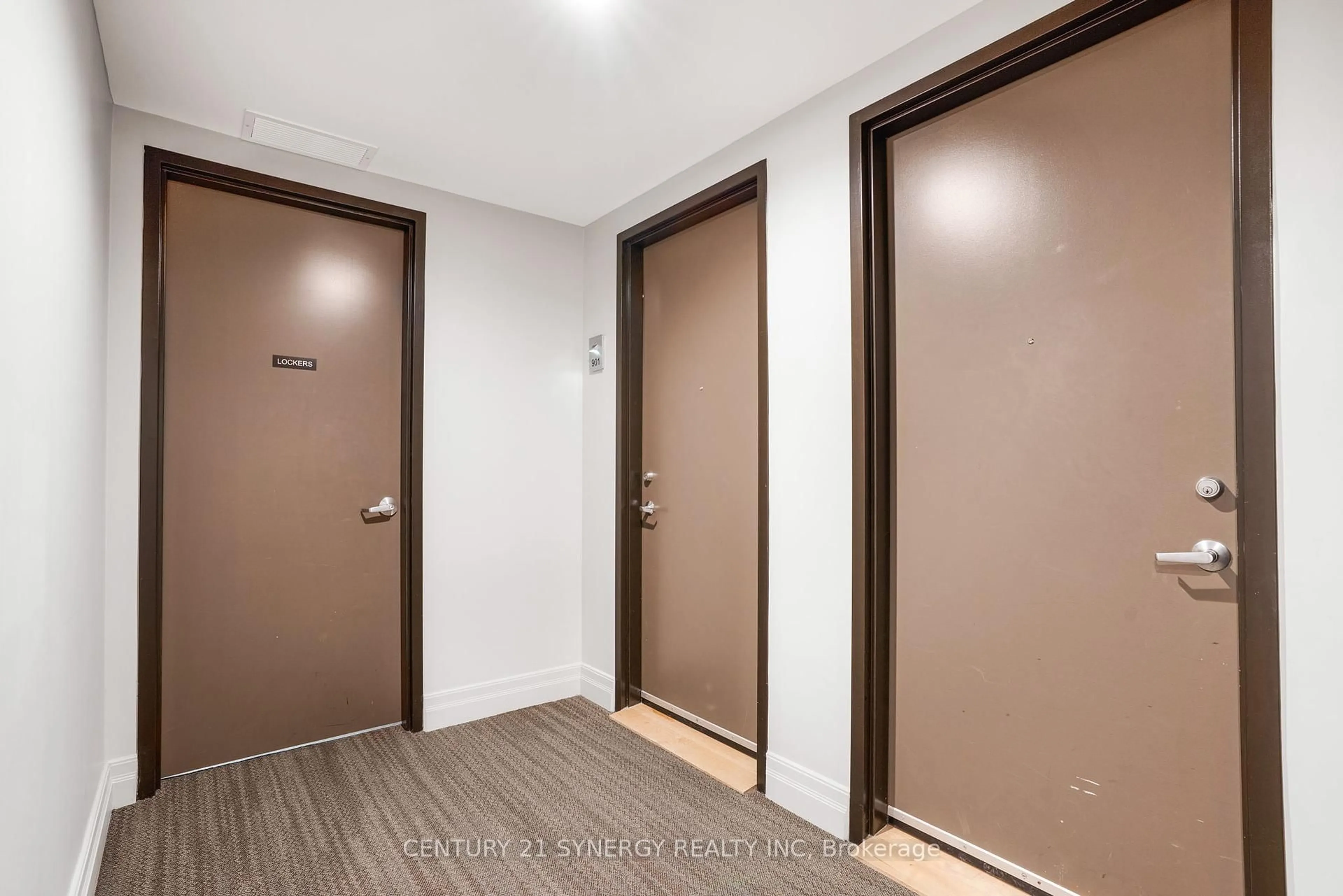 Indoor foyer for 330 Loretta Ave #901, Ottawa Ontario K1S 4E8
