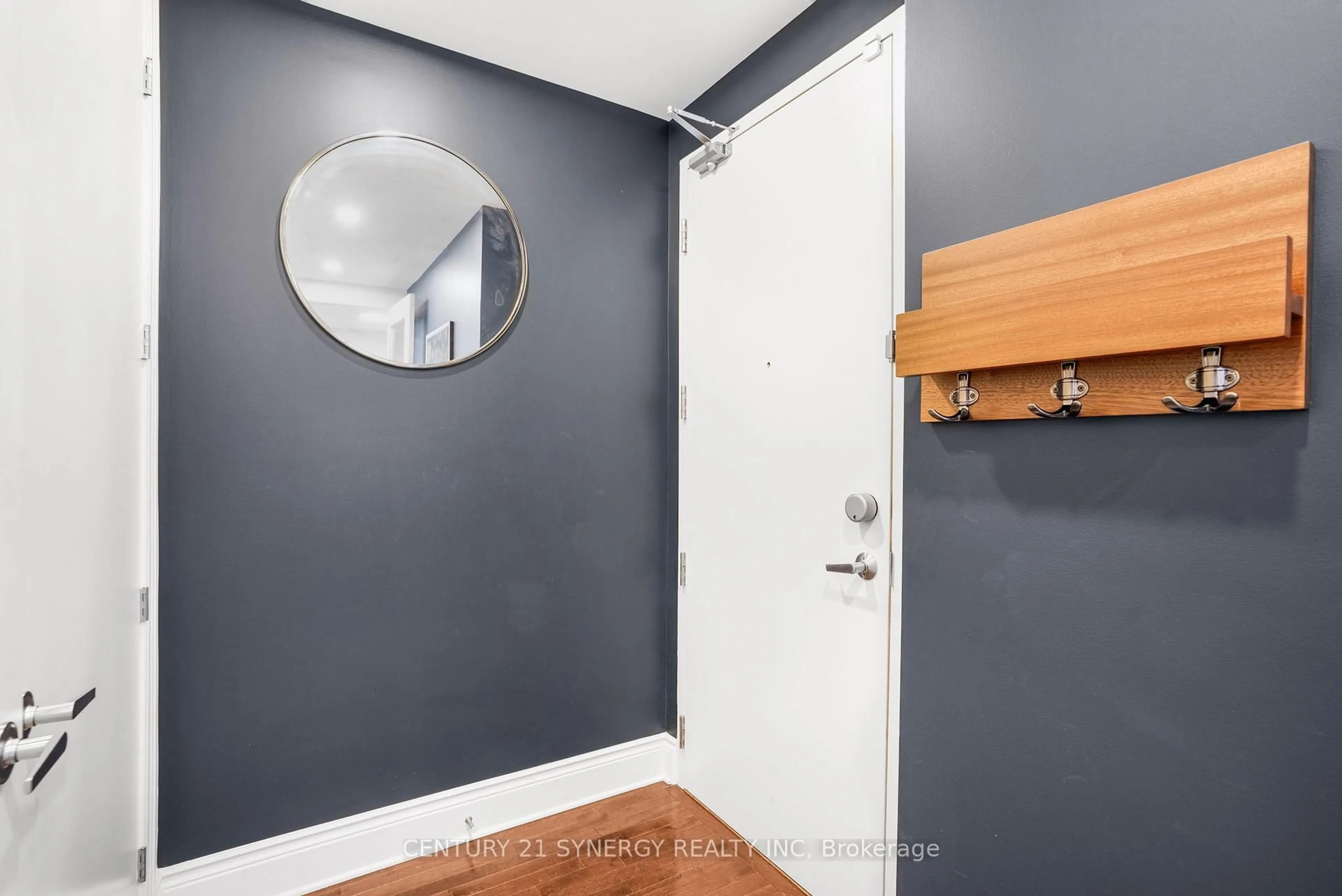 Indoor entryway for 330 Loretta Ave #901, Ottawa Ontario K1S 4E8