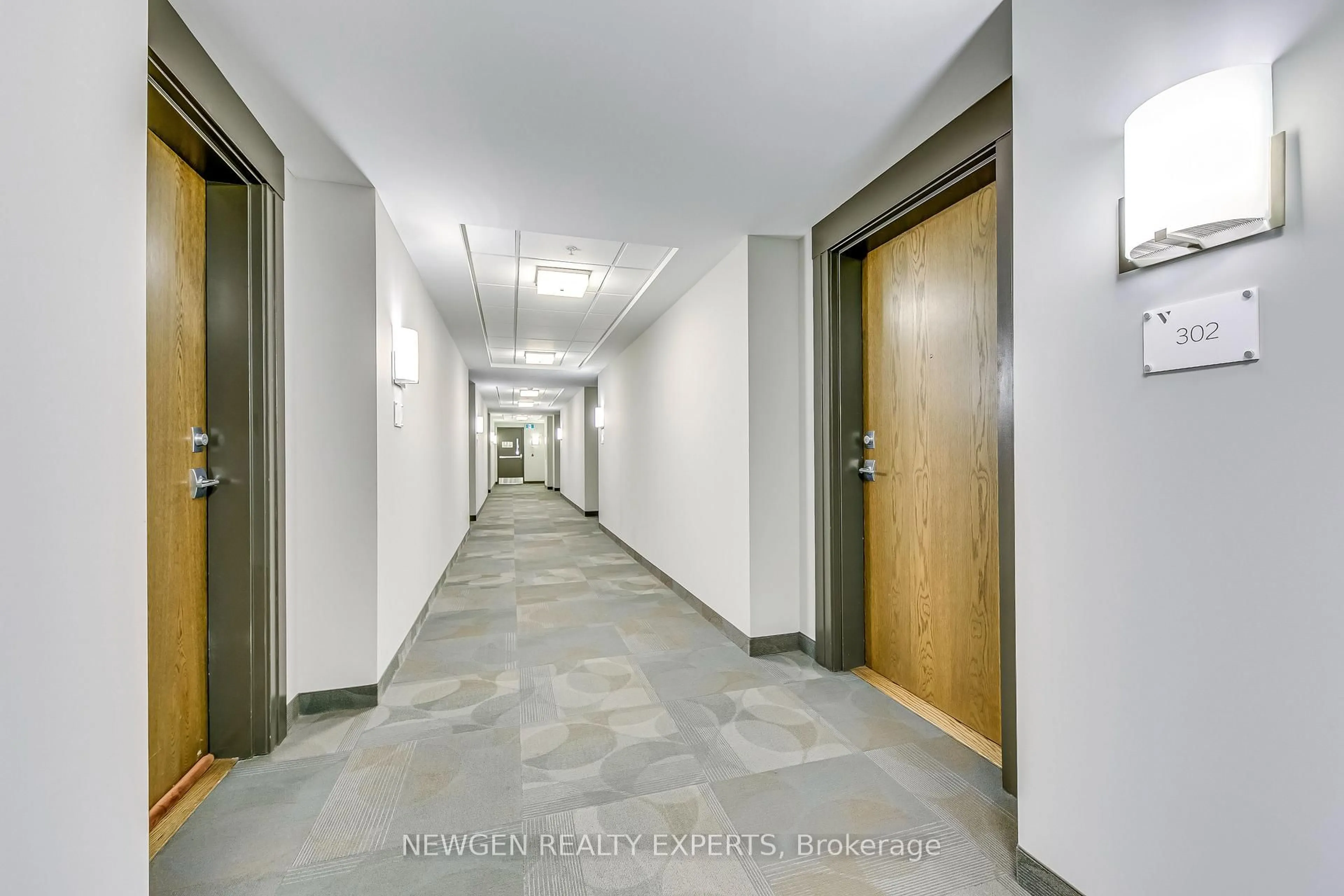 Indoor foyer for 30 Hamilton St #302, Hamilton Ontario L8B 1V8