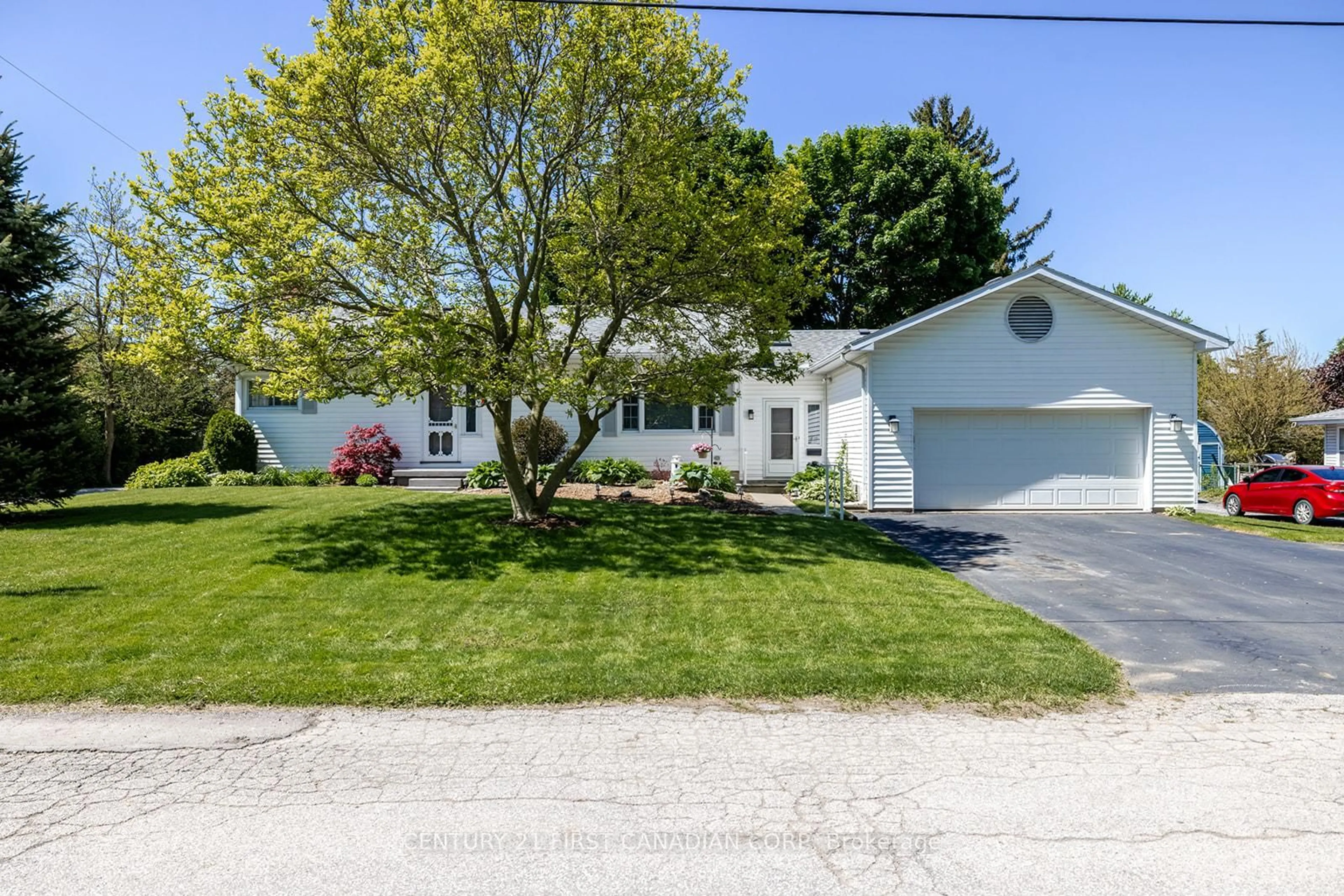 A pic from outside/outdoor area/front of a property/back of a property/a pic from drone, street for 226 Margaret St, Dutton/Dunwich Ontario N0L 1J0