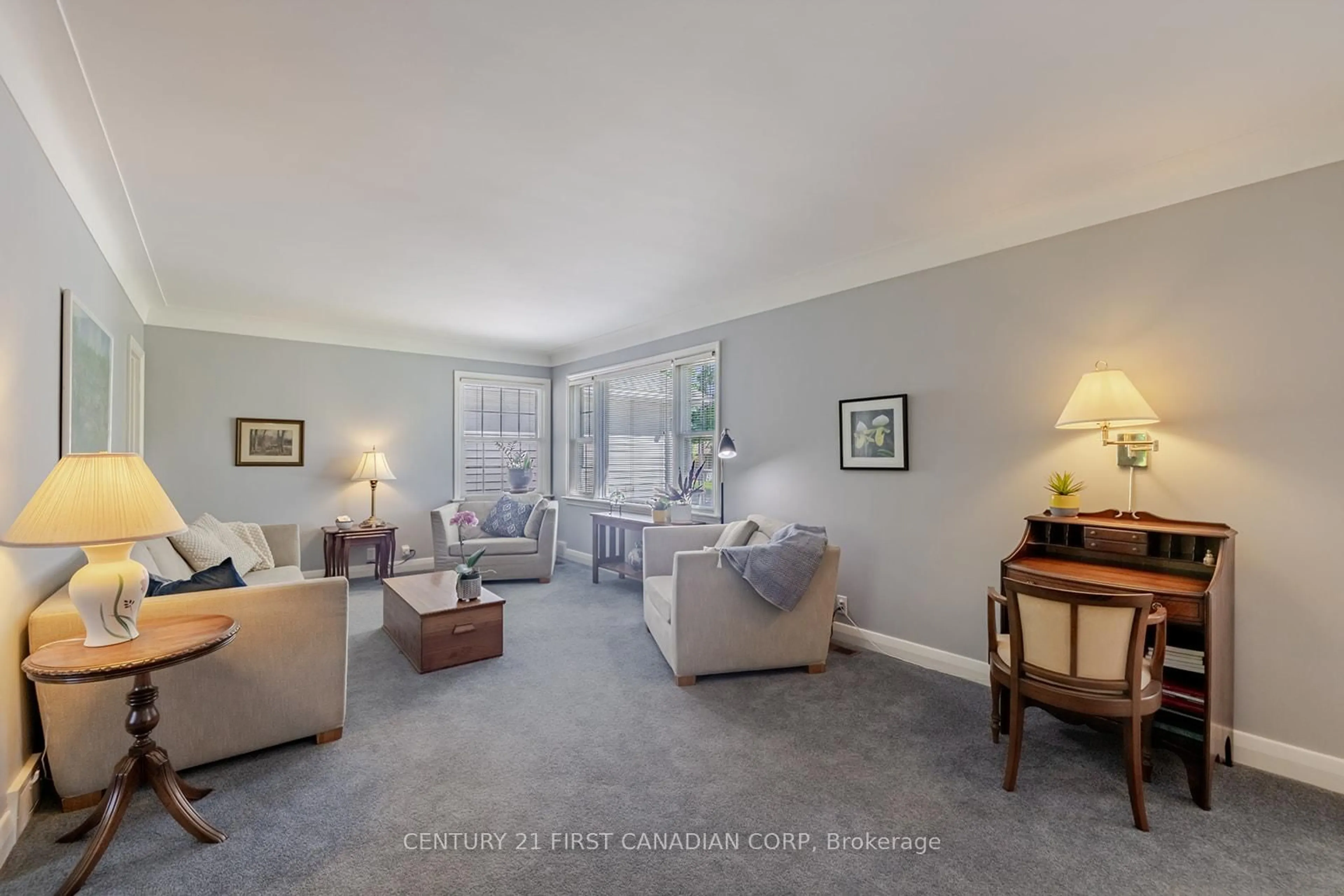 Living room with furniture, carpet floor for 226 Margaret St, Dutton/Dunwich Ontario N0L 1J0