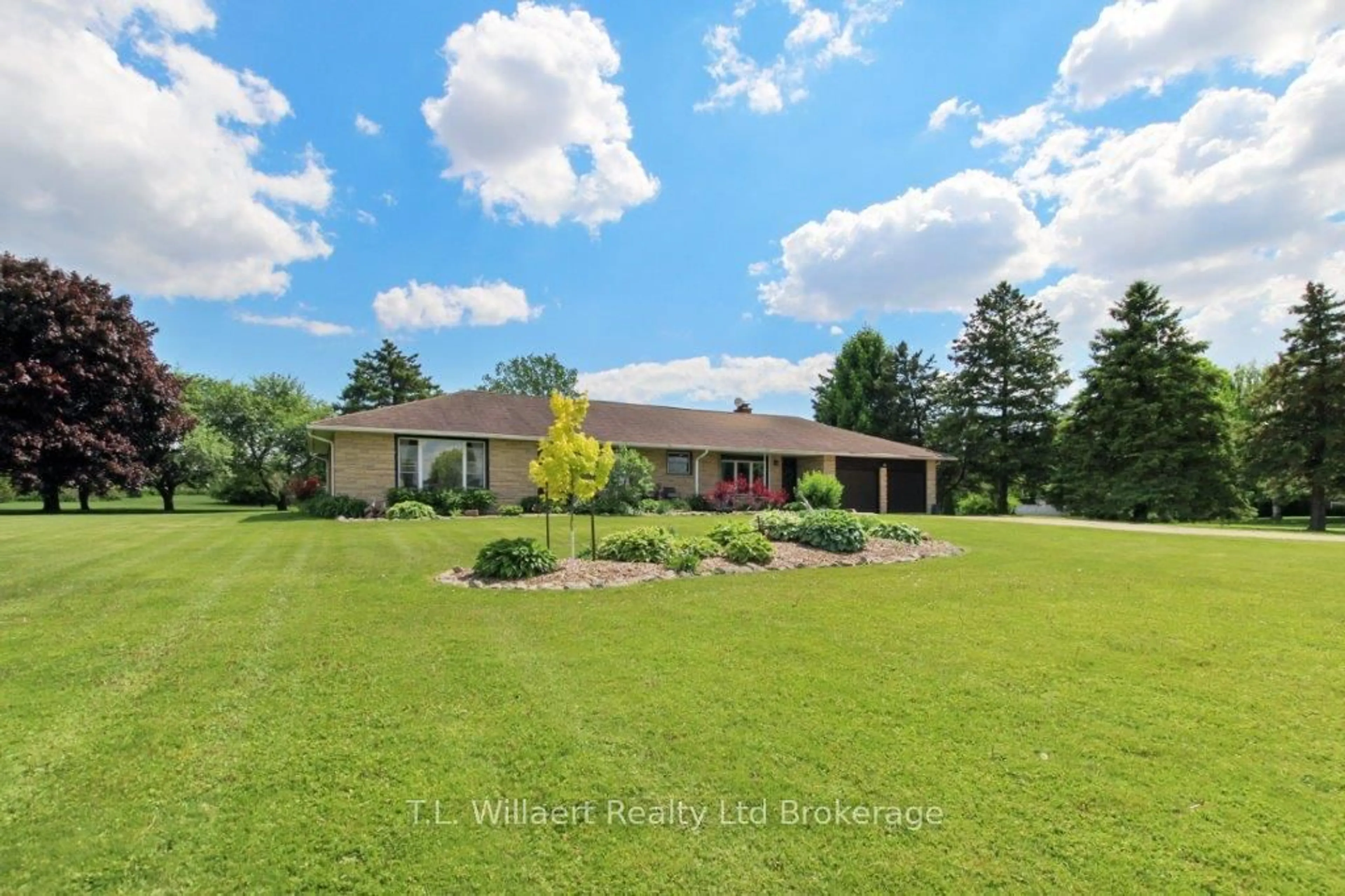 A pic from outside/outdoor area/front of a property/back of a property/a pic from drone, unknown for 144100 Hawkins Rd, Tillsonburg Ontario N4G 4G8