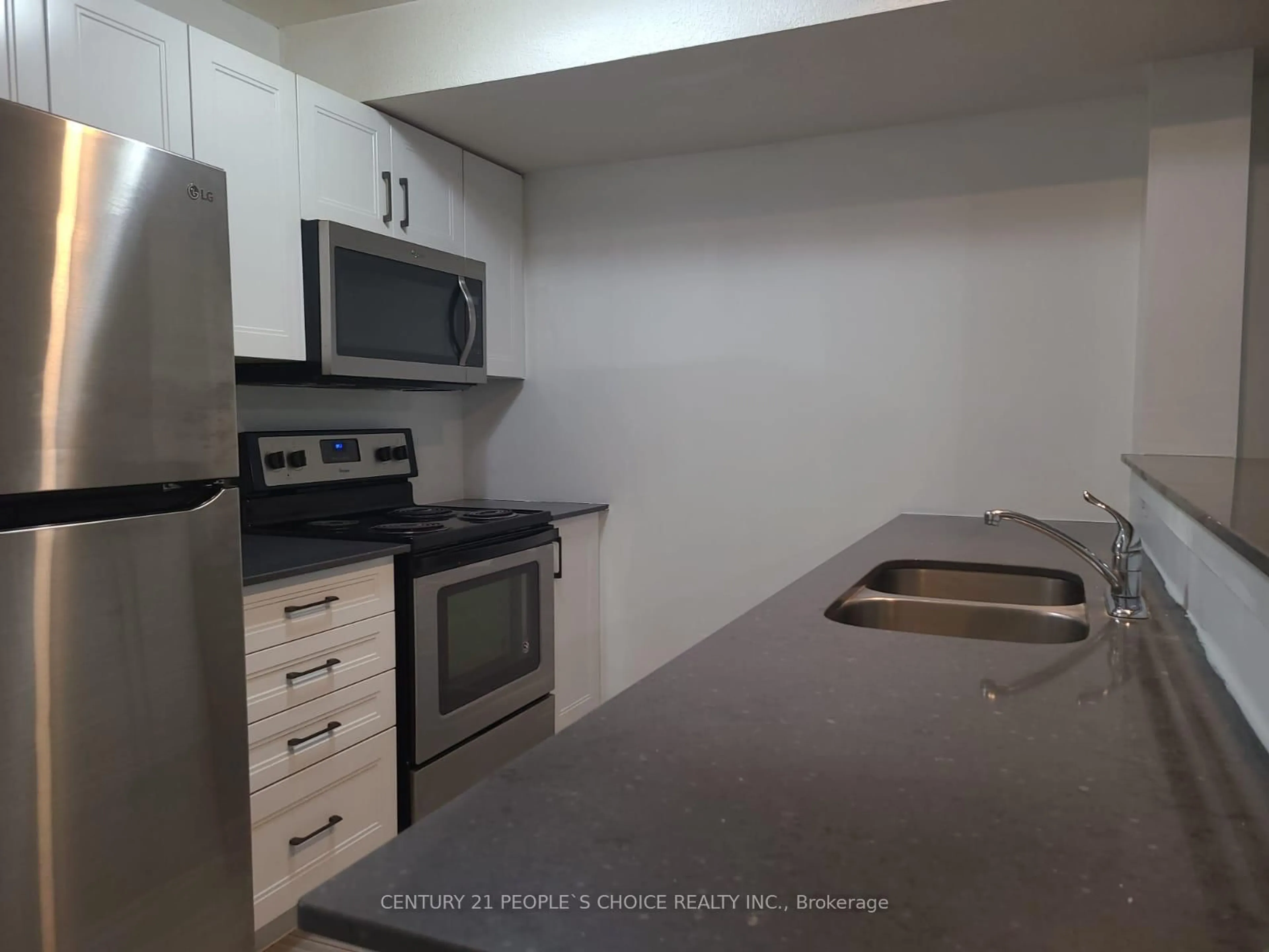 Standard kitchen, unknown for 190 Century Hill Dr #A5, Kitchener Ontario N2E 2W6
