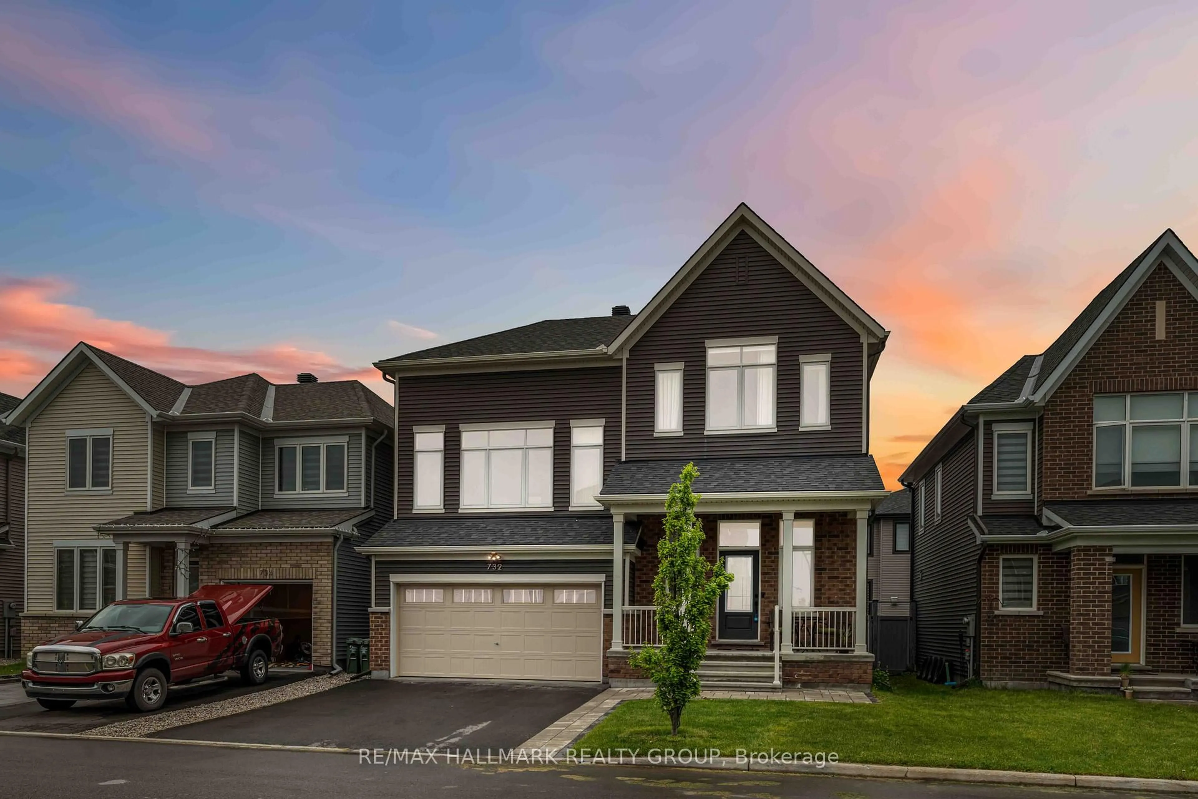 Home with vinyl exterior material, street for 732 Vennecy Terr, Ottawa Ontario K1W 0N3