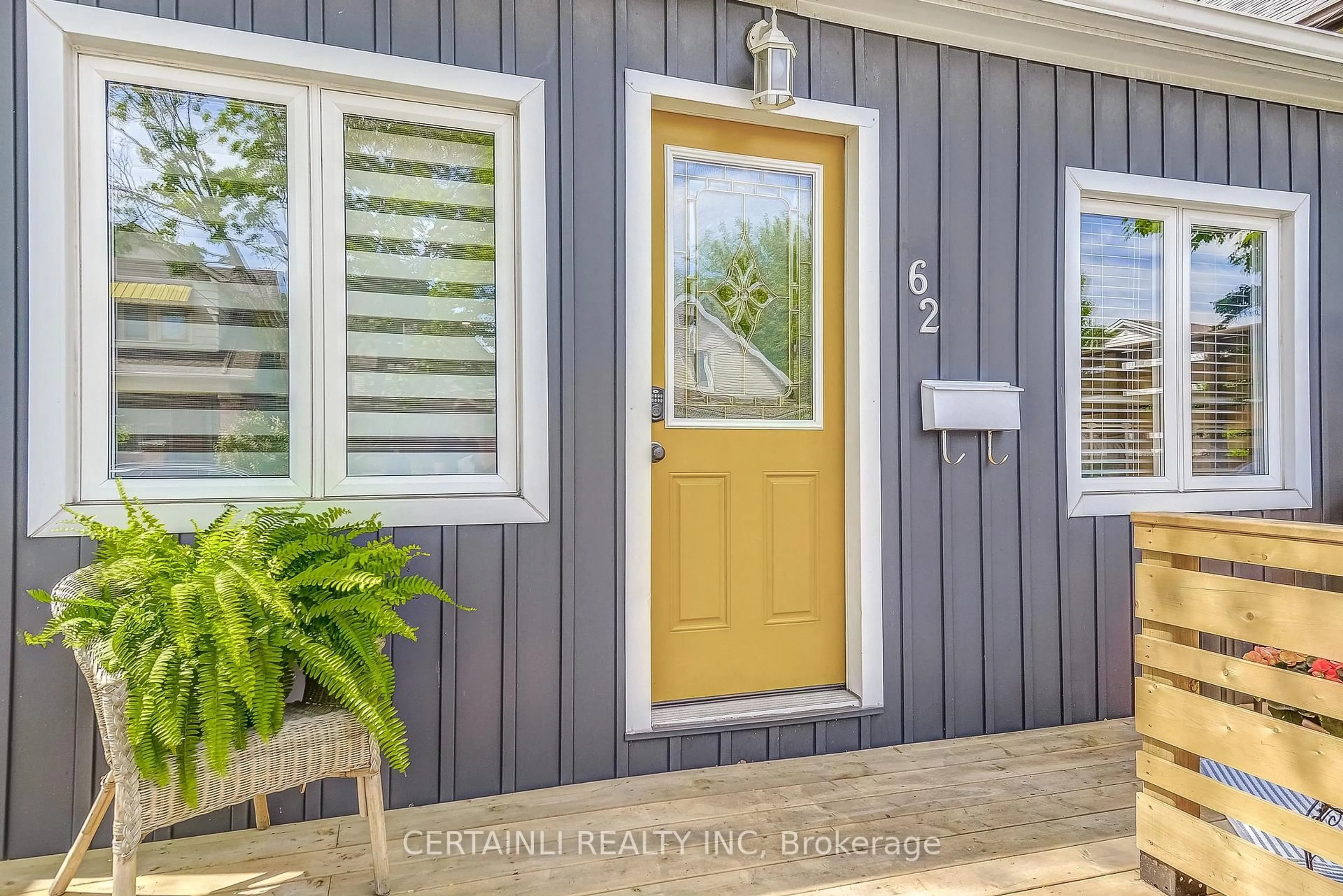Home with vinyl exterior material, street for 62 Argyle Ave, Hamilton Ontario L8H 2S9