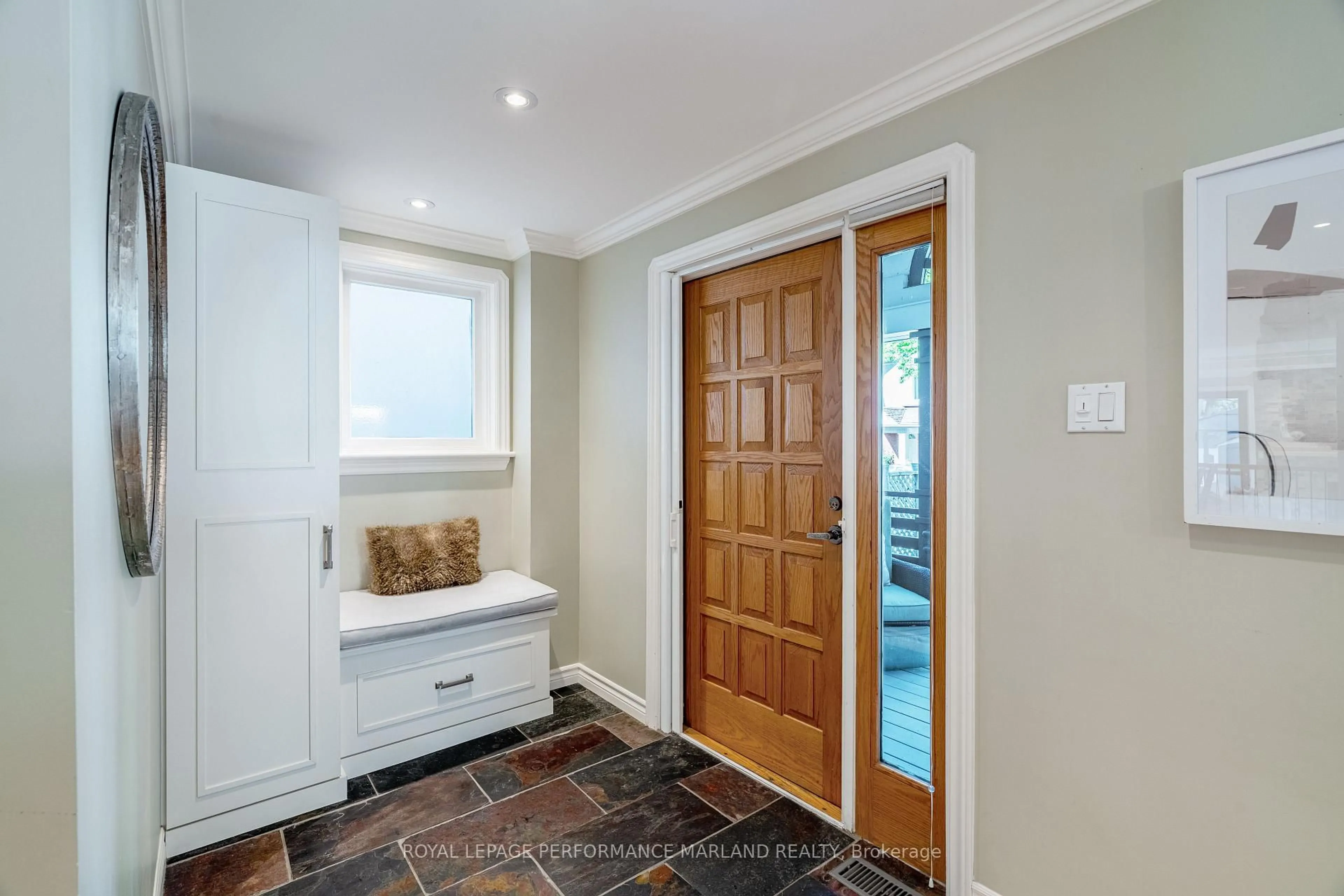 Indoor entryway for 48 Harvard Ave, Ottawa Ontario K1S 4Z4