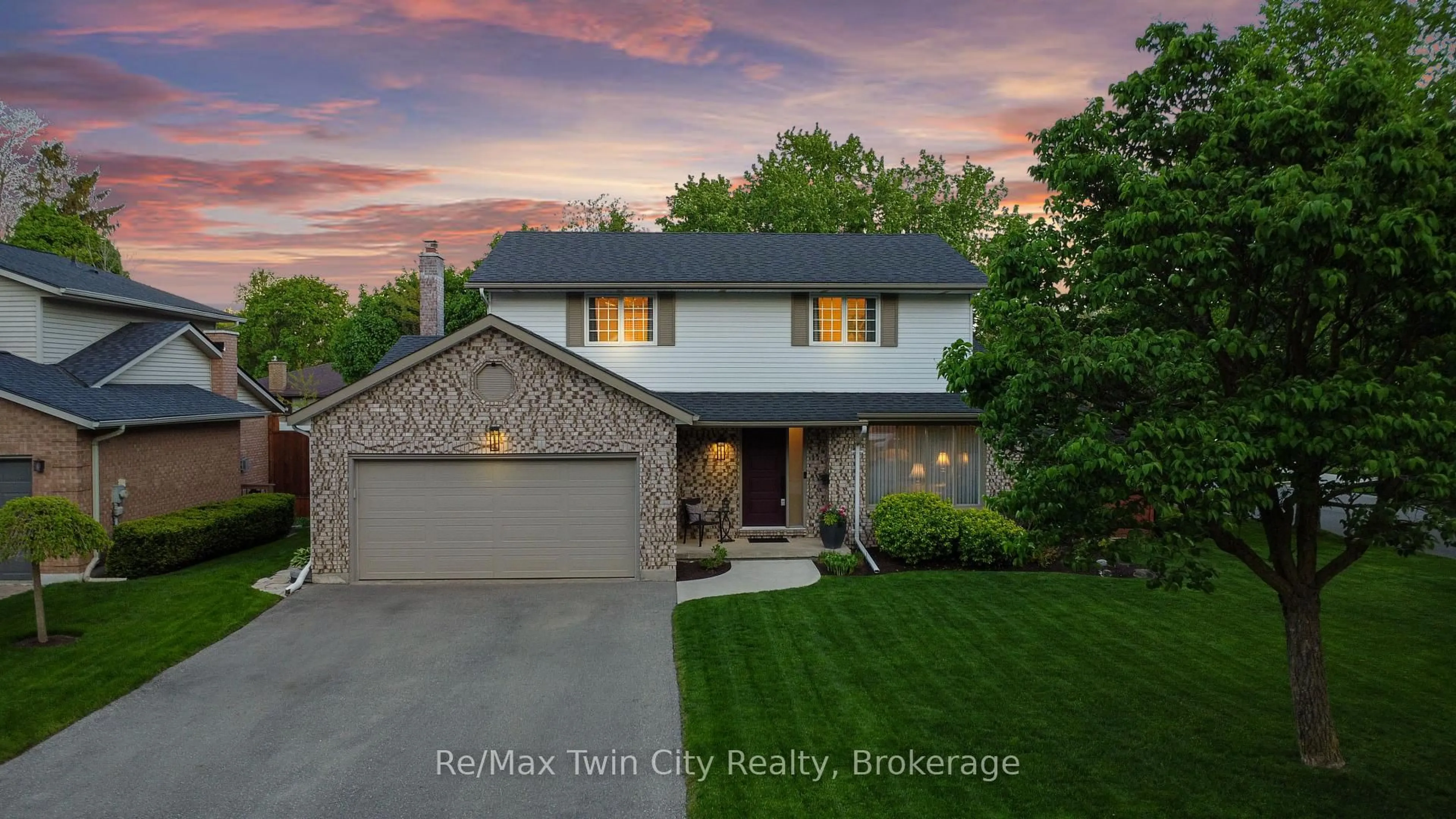 A pic from outside/outdoor area/front of a property/back of a property/a pic from drone, street for 101 Thorndale Pl, Waterloo Ontario N2L 5Y8