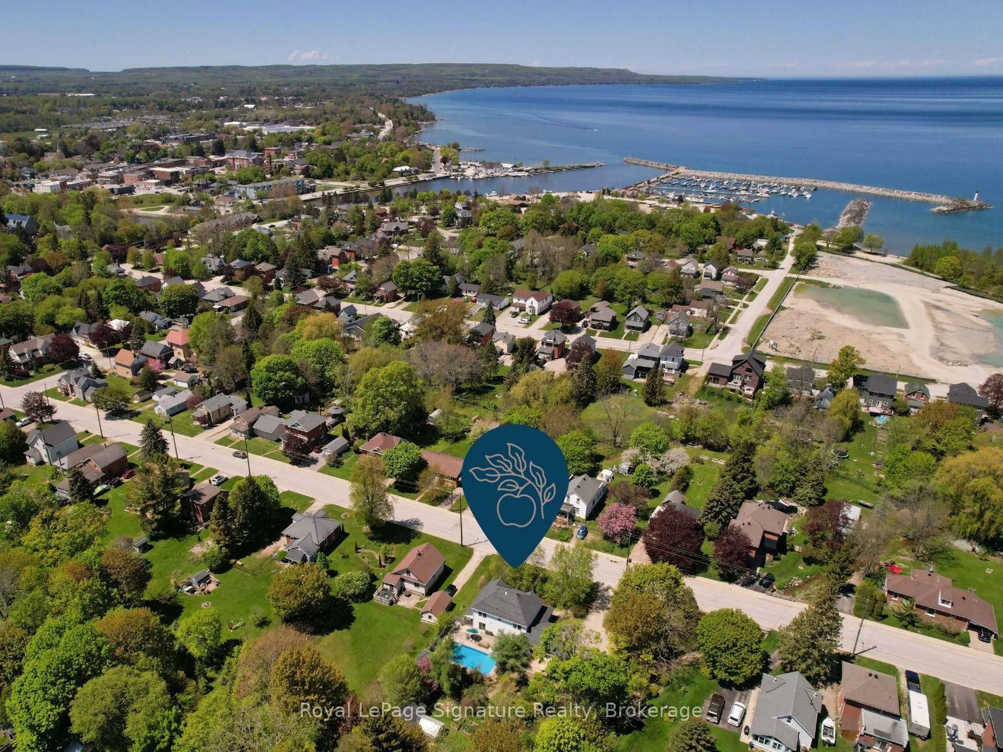 A pic from outside/outdoor area/front of a property/back of a property/a pic from drone, water/lake/river/ocean view for 181 Marshall St, Meaford Ontario N4L 1B6