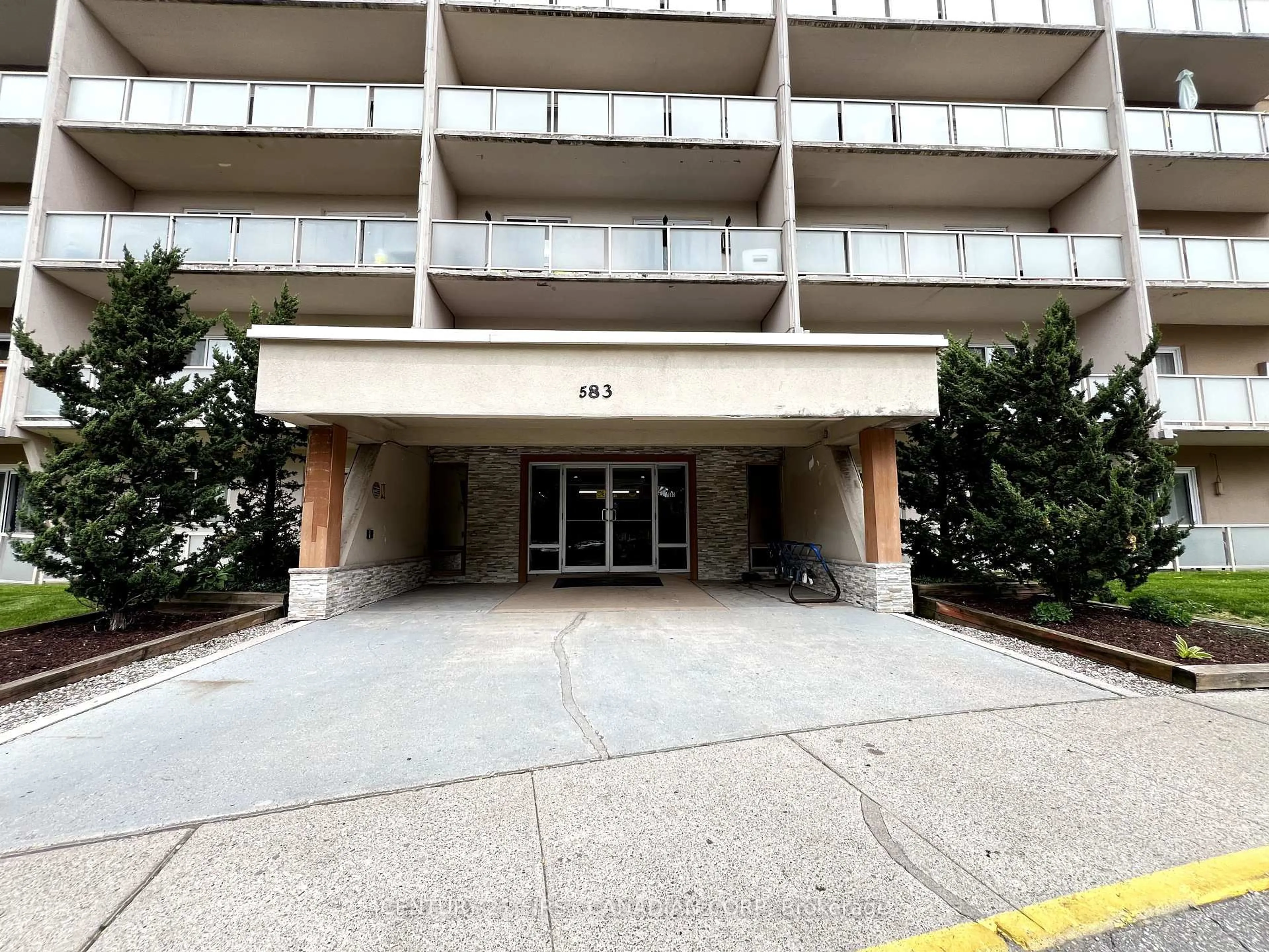 Indoor foyer for 583 Mornington Ave #612, London East Ontario N5Y 3E9