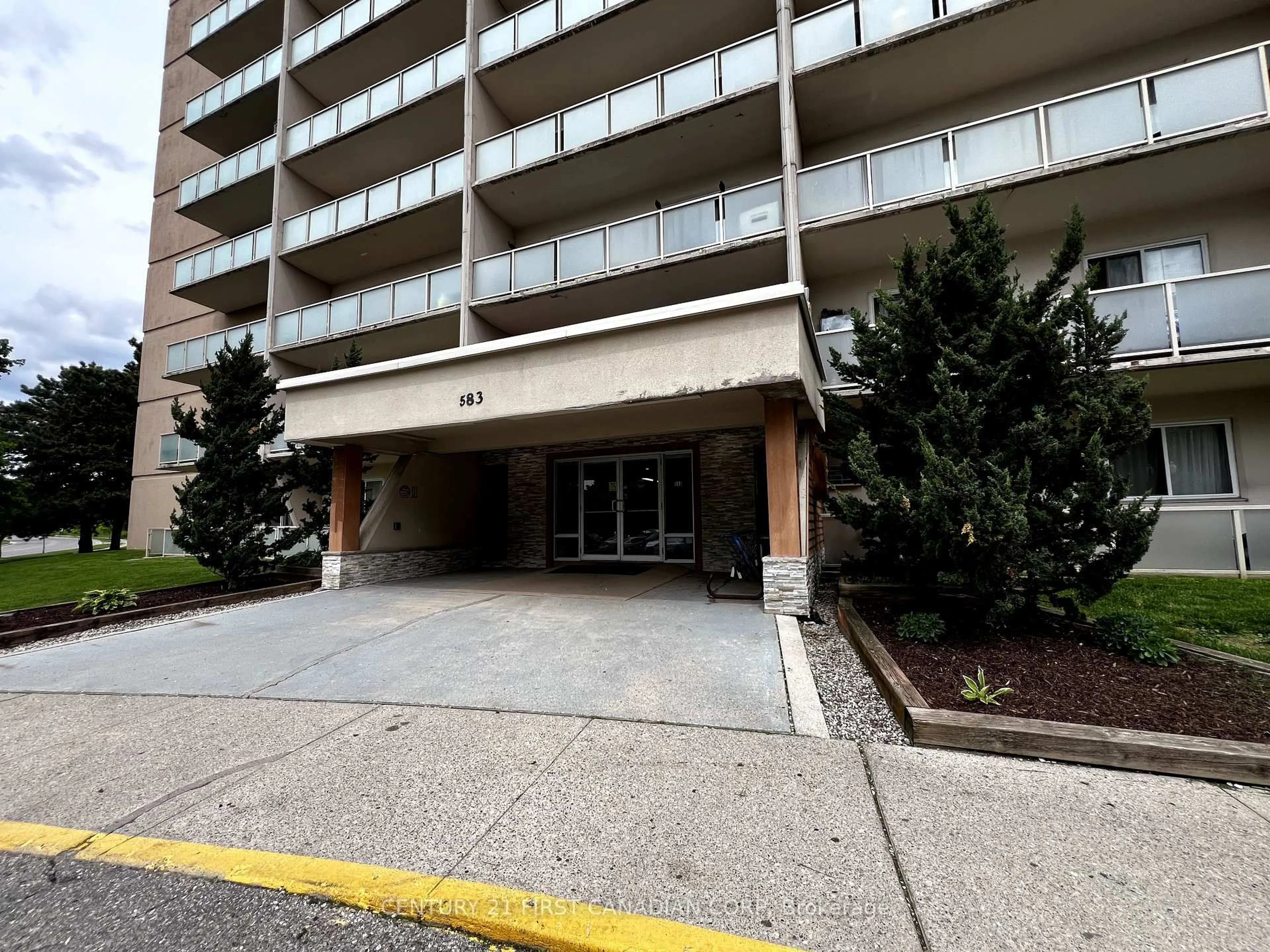 Indoor foyer for 583 Mornington Ave #612, London East Ontario N5Y 3E9