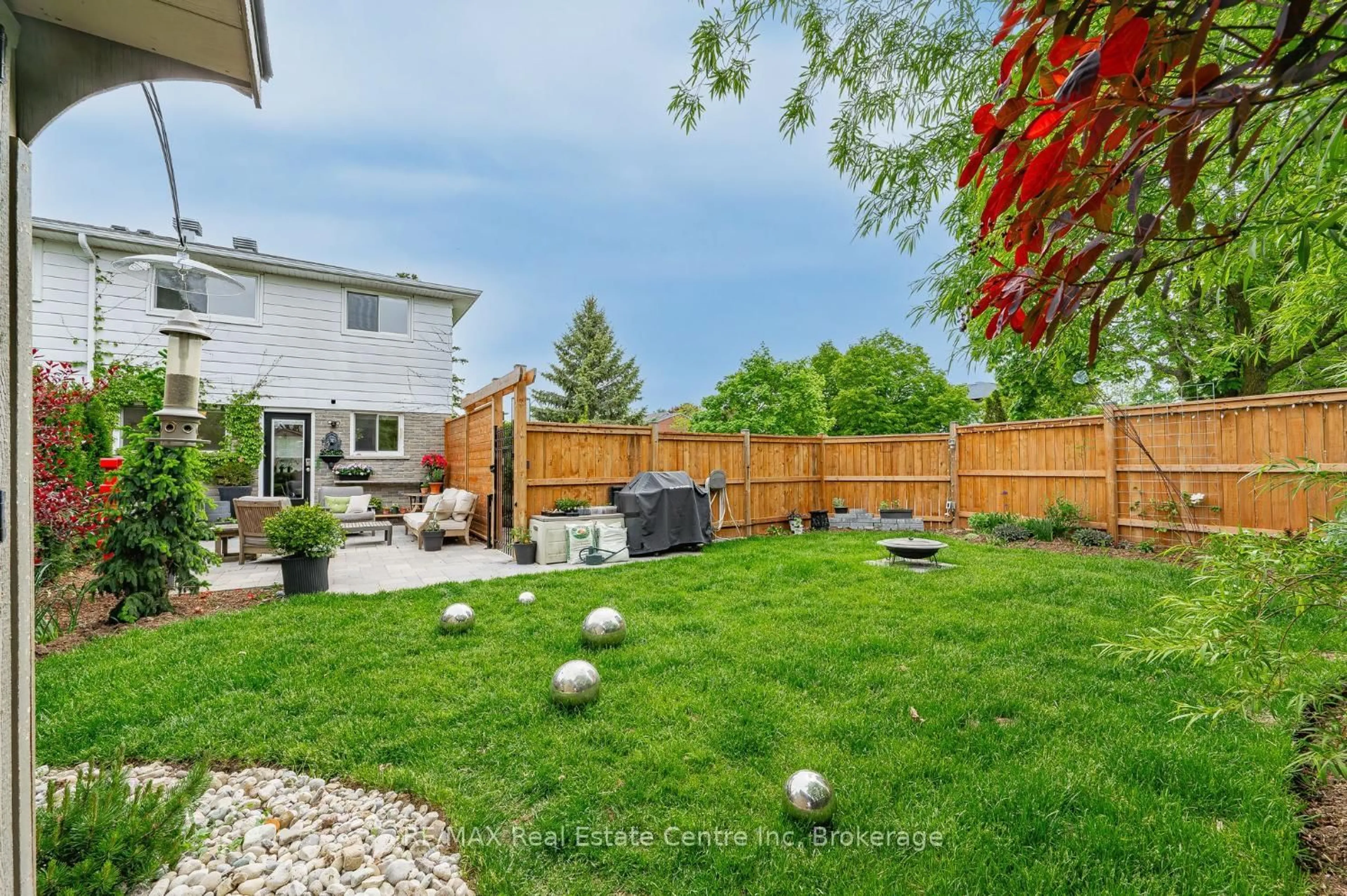 Patio, street for 612 COLLEGE Ave, Guelph Ontario N1G 1T8