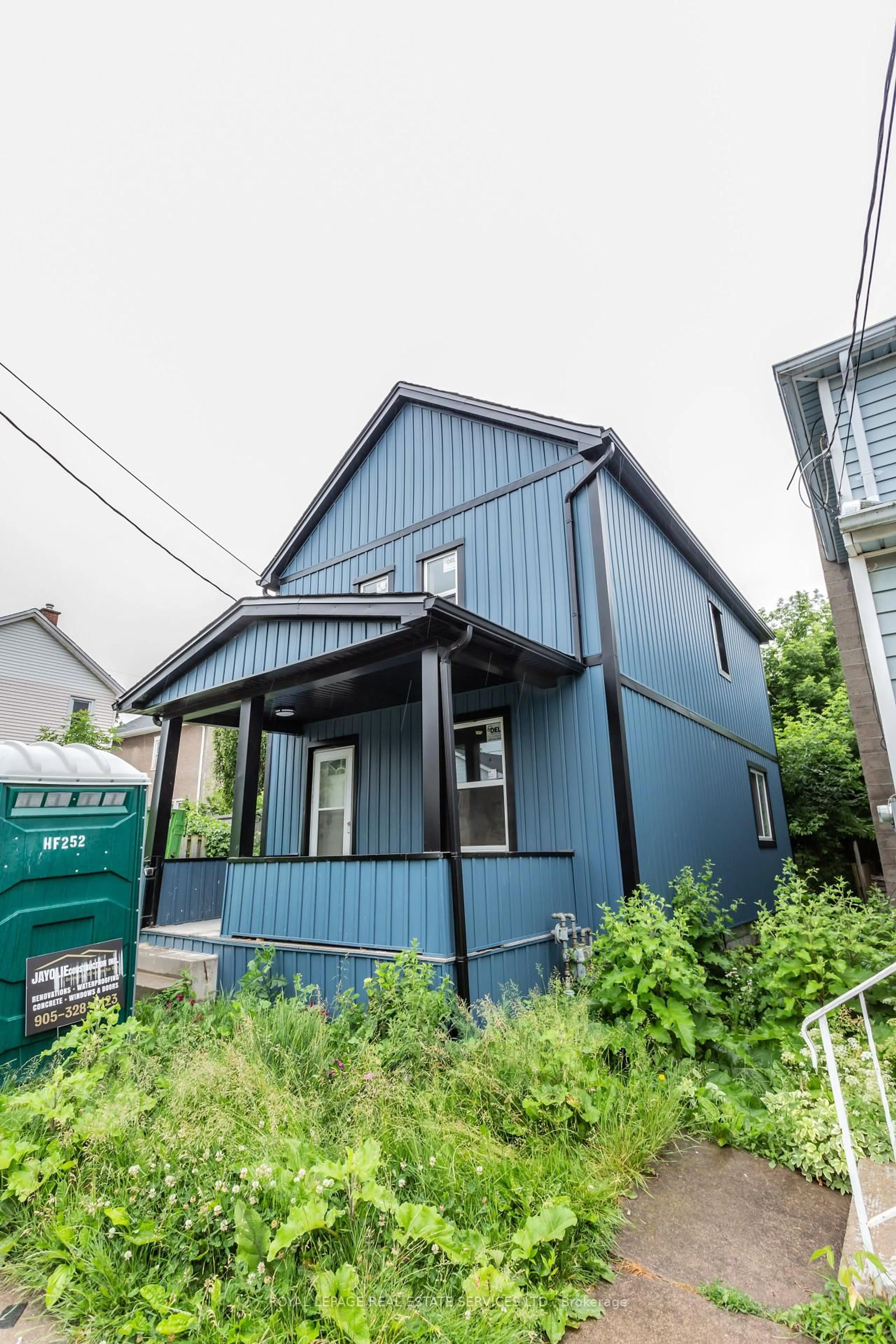 Home with vinyl exterior material, street for 41 Kennedy St, Welland Ontario L3B 3R7