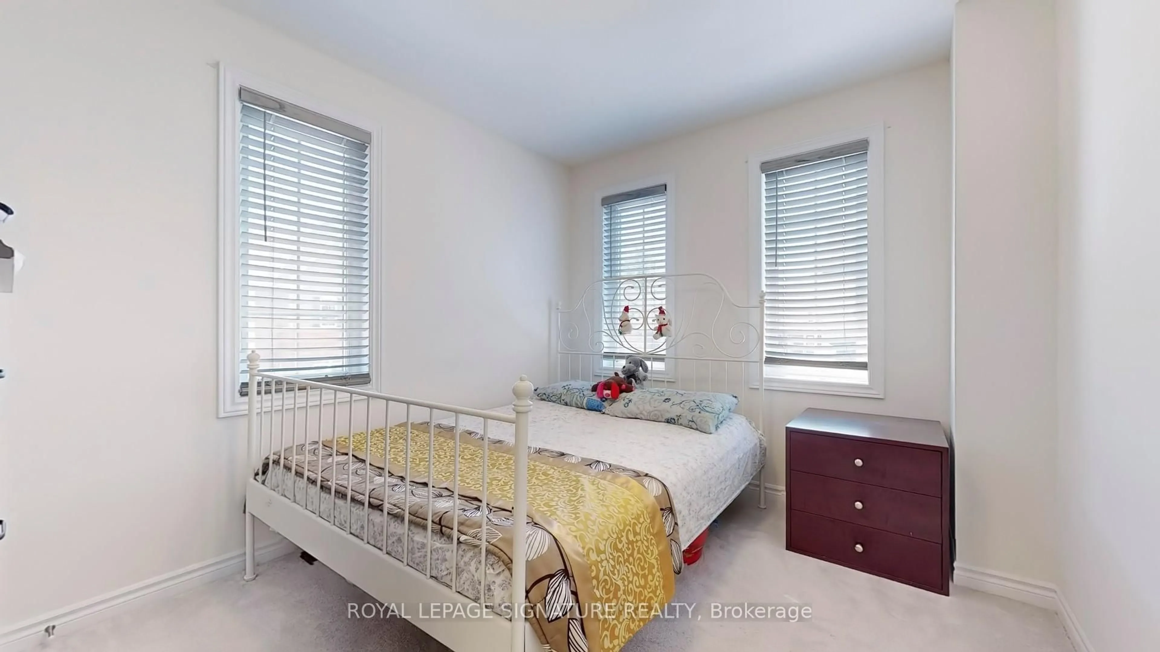 Bedroom with bed, unknown for 88 Decorso Dr #13, Guelph Ontario N1L 0A1