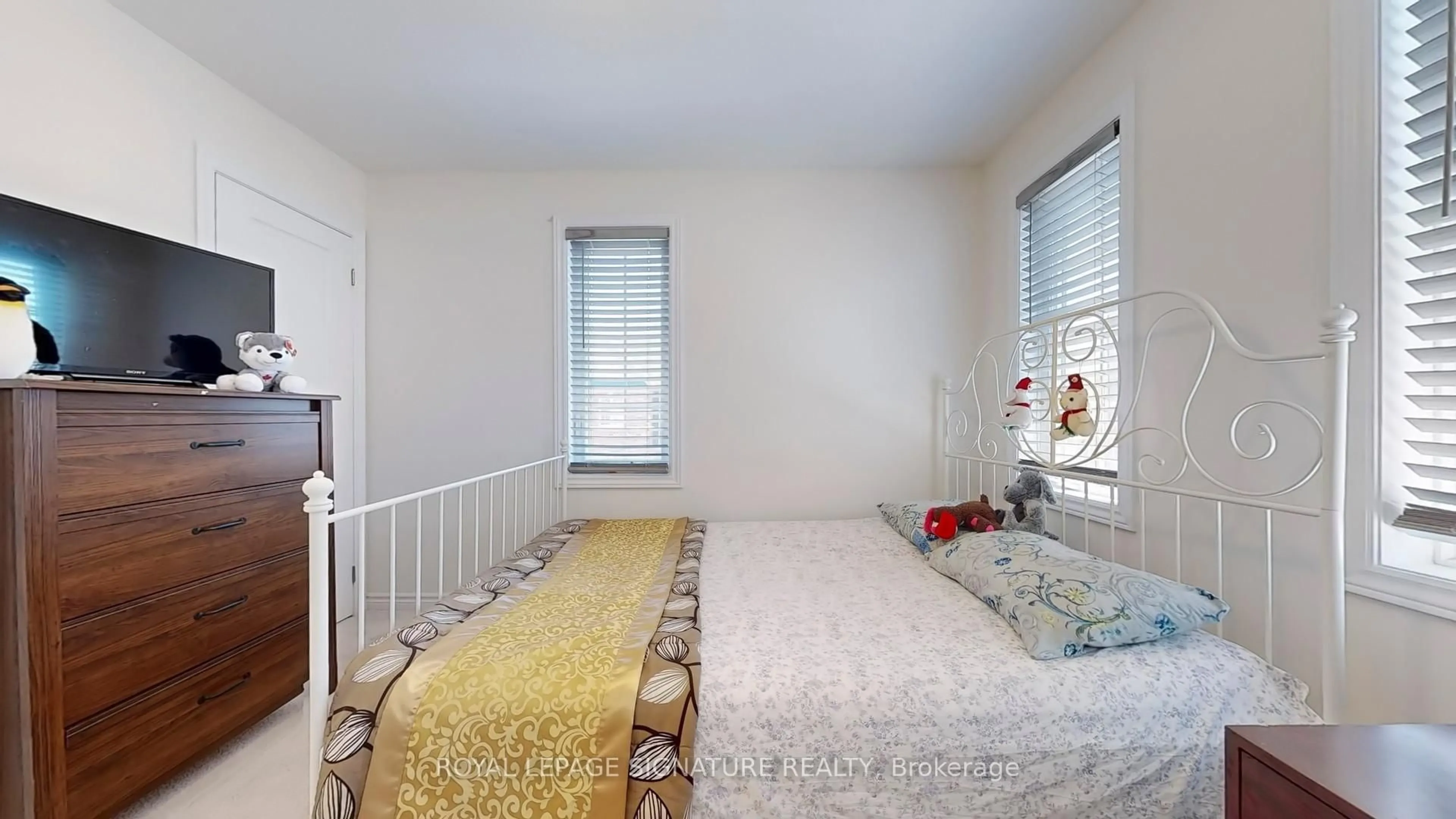Bedroom with bed, unknown for 88 Decorso Dr #13, Guelph Ontario N1L 0A1