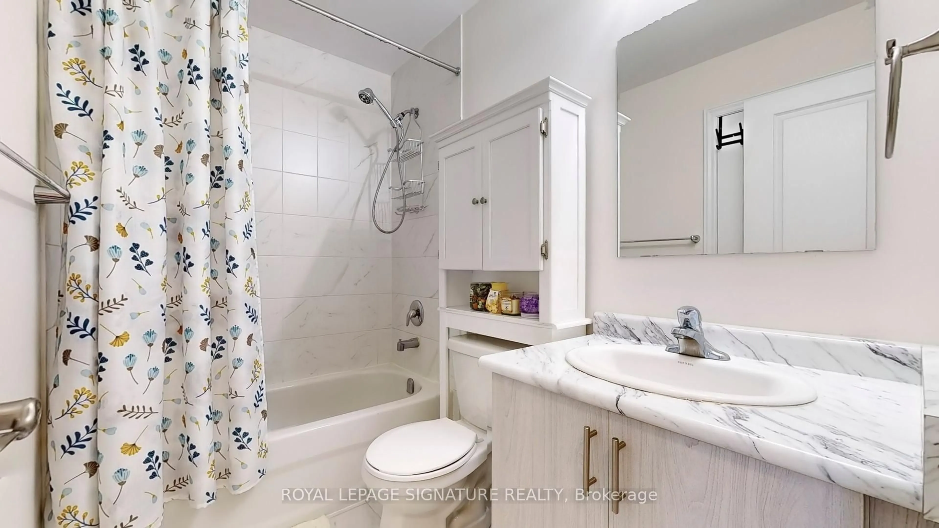Standard bathroom, ceramic/tile floor for 88 Decorso Dr #13, Guelph Ontario N1L 0A1
