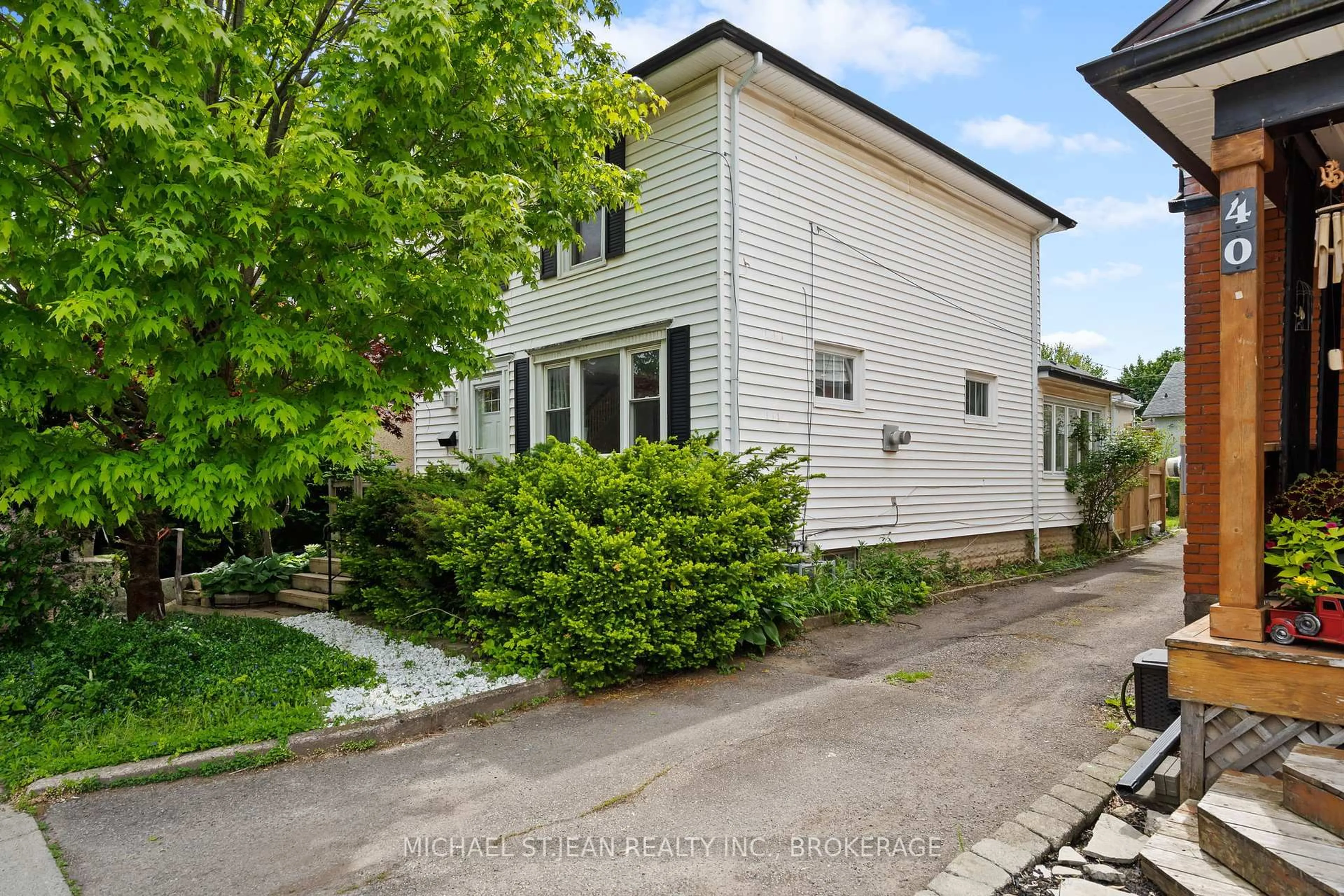 Unknown for 42 Chaplin Ave, St. Catharines Ontario L2R 2E6