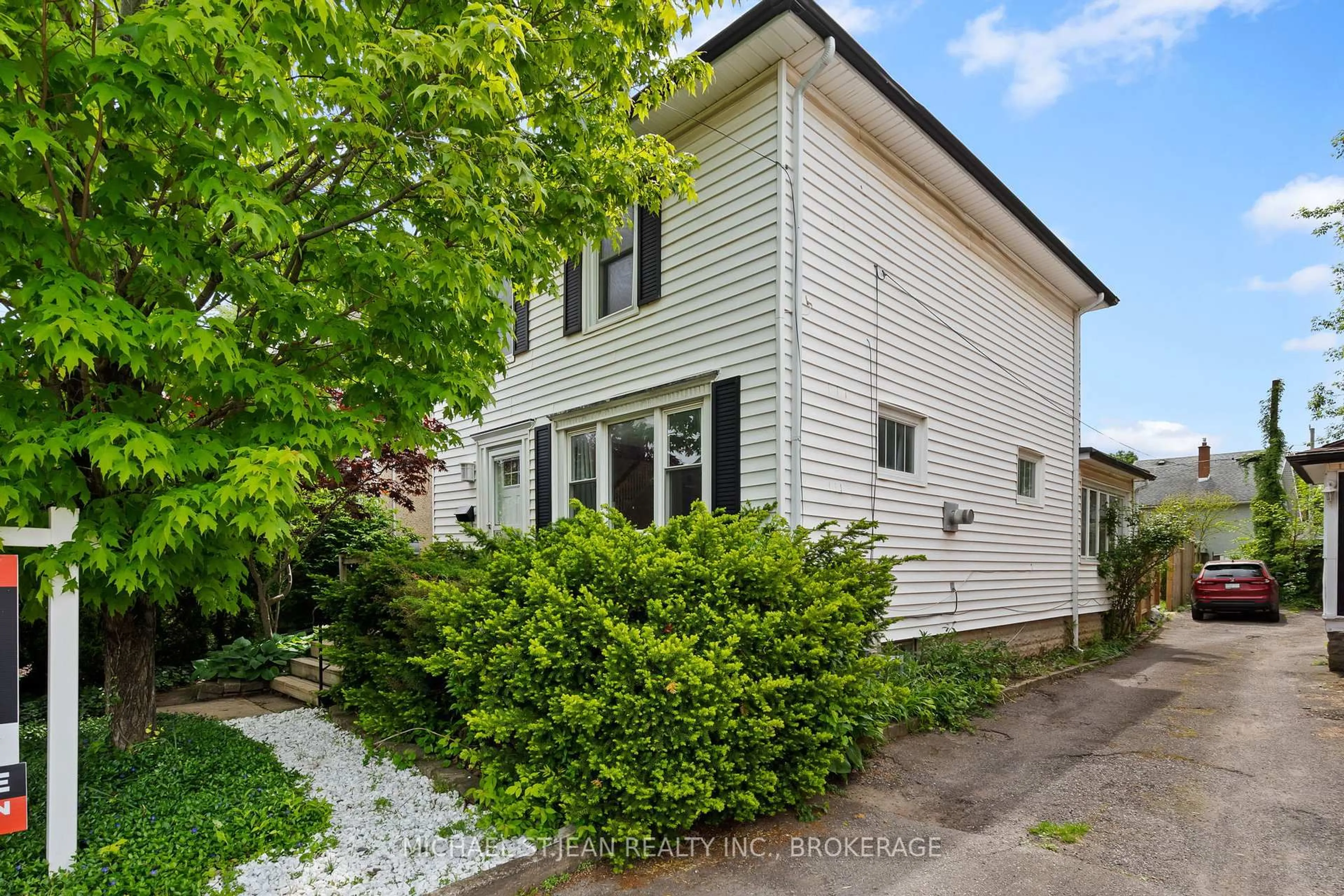 Unknown for 42 Chaplin Ave, St. Catharines Ontario L2R 2E6