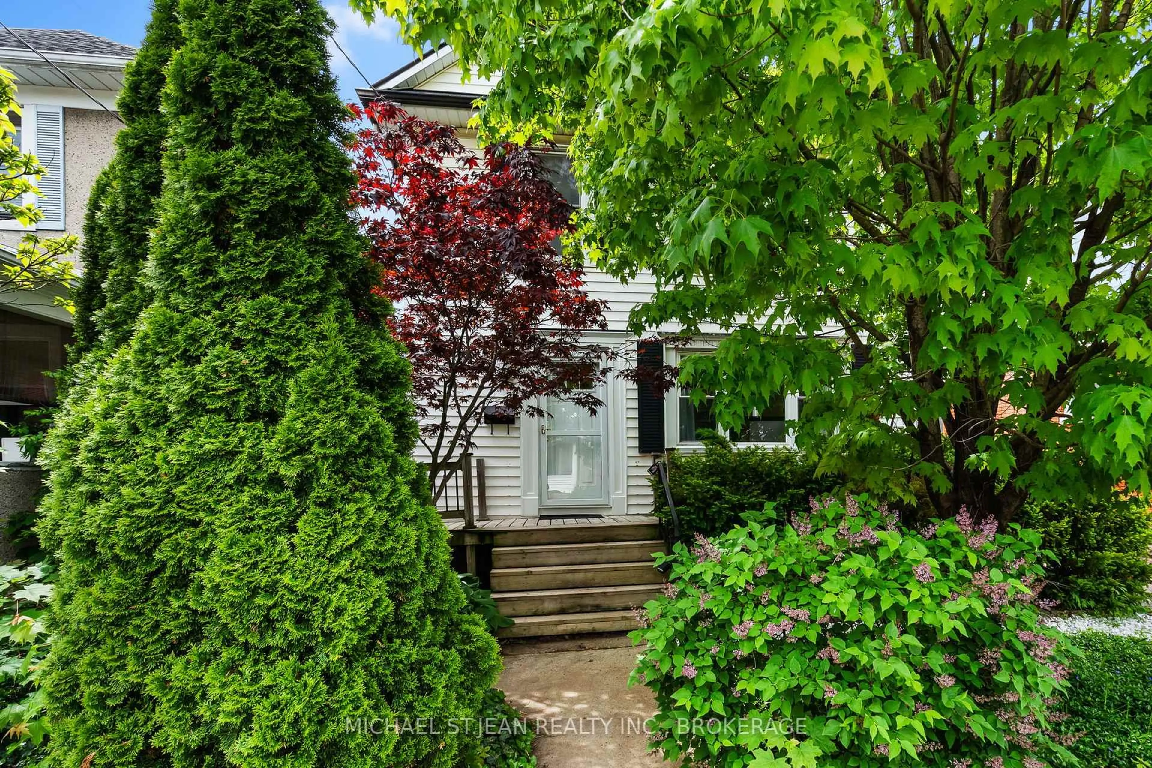 Unknown for 42 Chaplin Ave, St. Catharines Ontario L2R 2E6