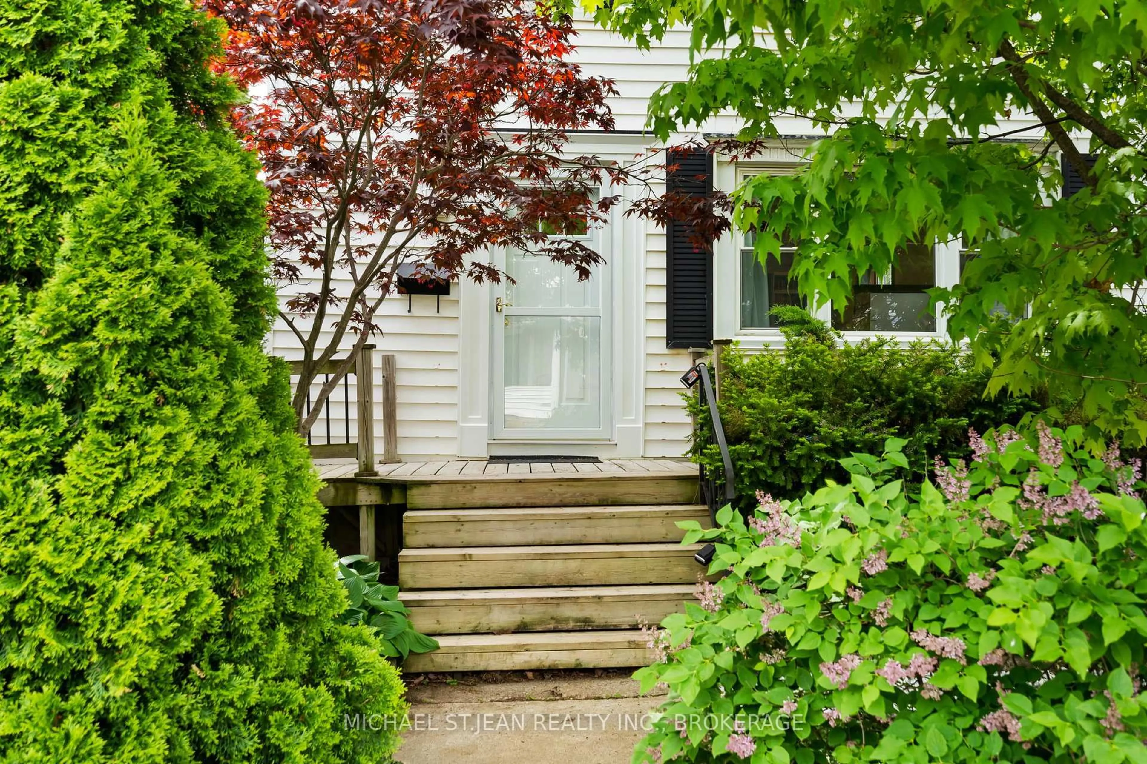 Unknown for 42 Chaplin Ave, St. Catharines Ontario L2R 2E6