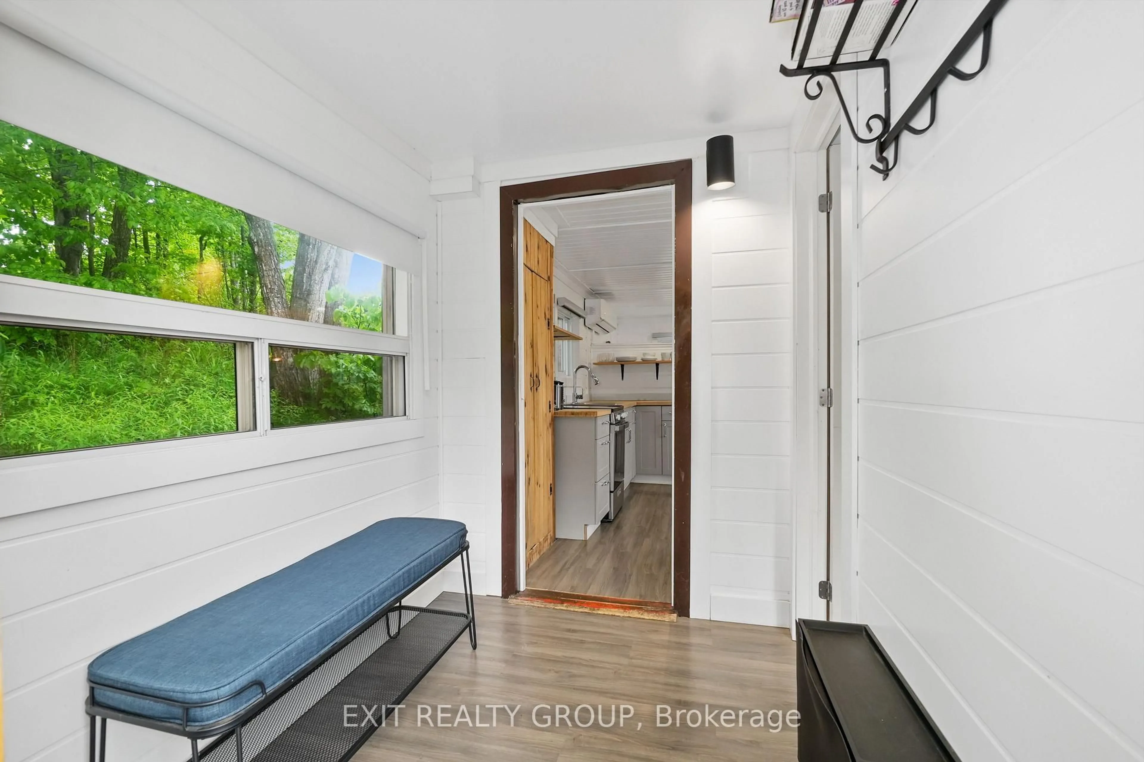 Indoor entryway for 734 Marble Point Rd, Limoges Ontario K0K 2M0